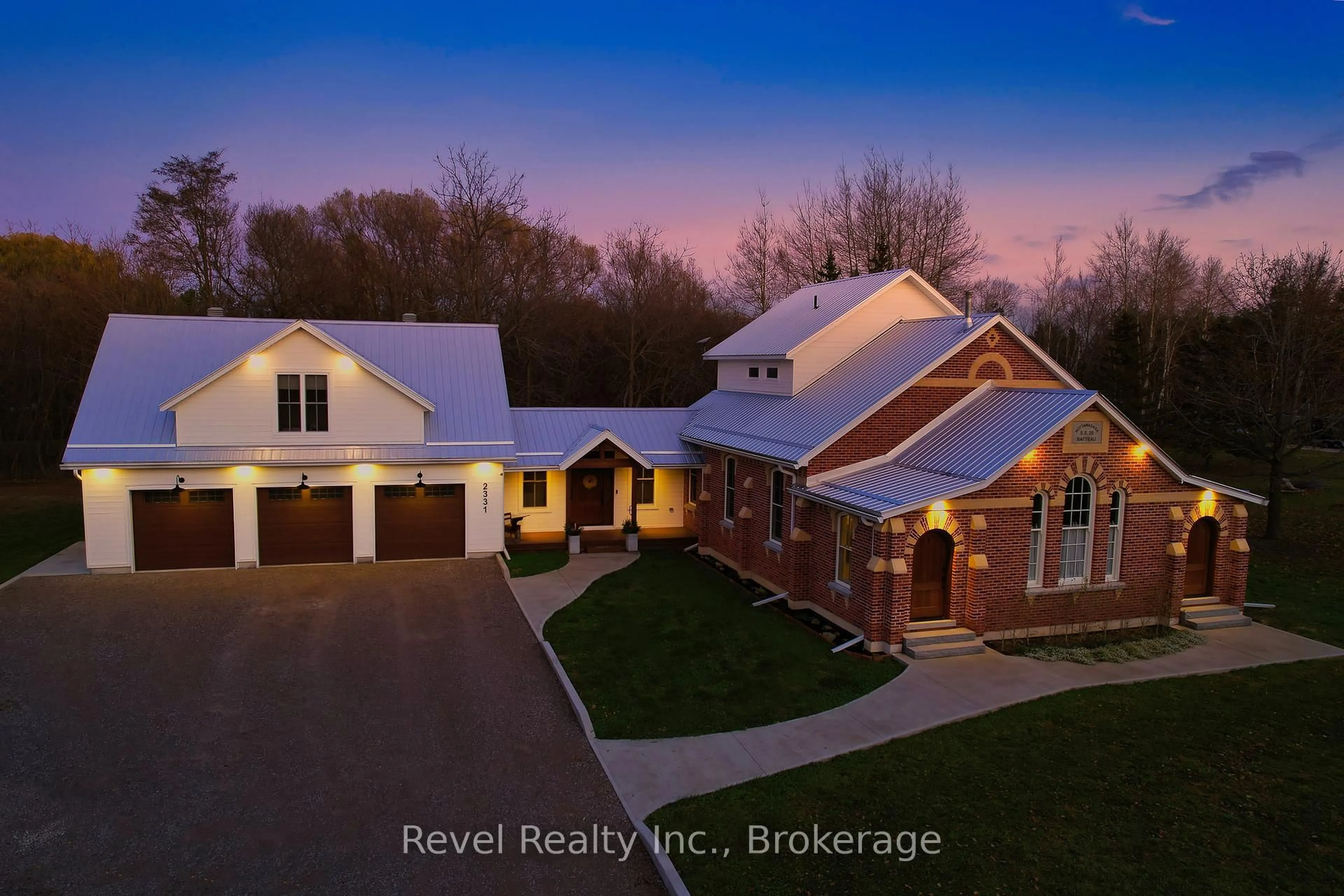 A pic from outside/outdoor area/front of a property/back of a property/a pic from drone, street for 2331 N Nottawasaga 6 Concession, Clearview Ontario L9Y 3Z1