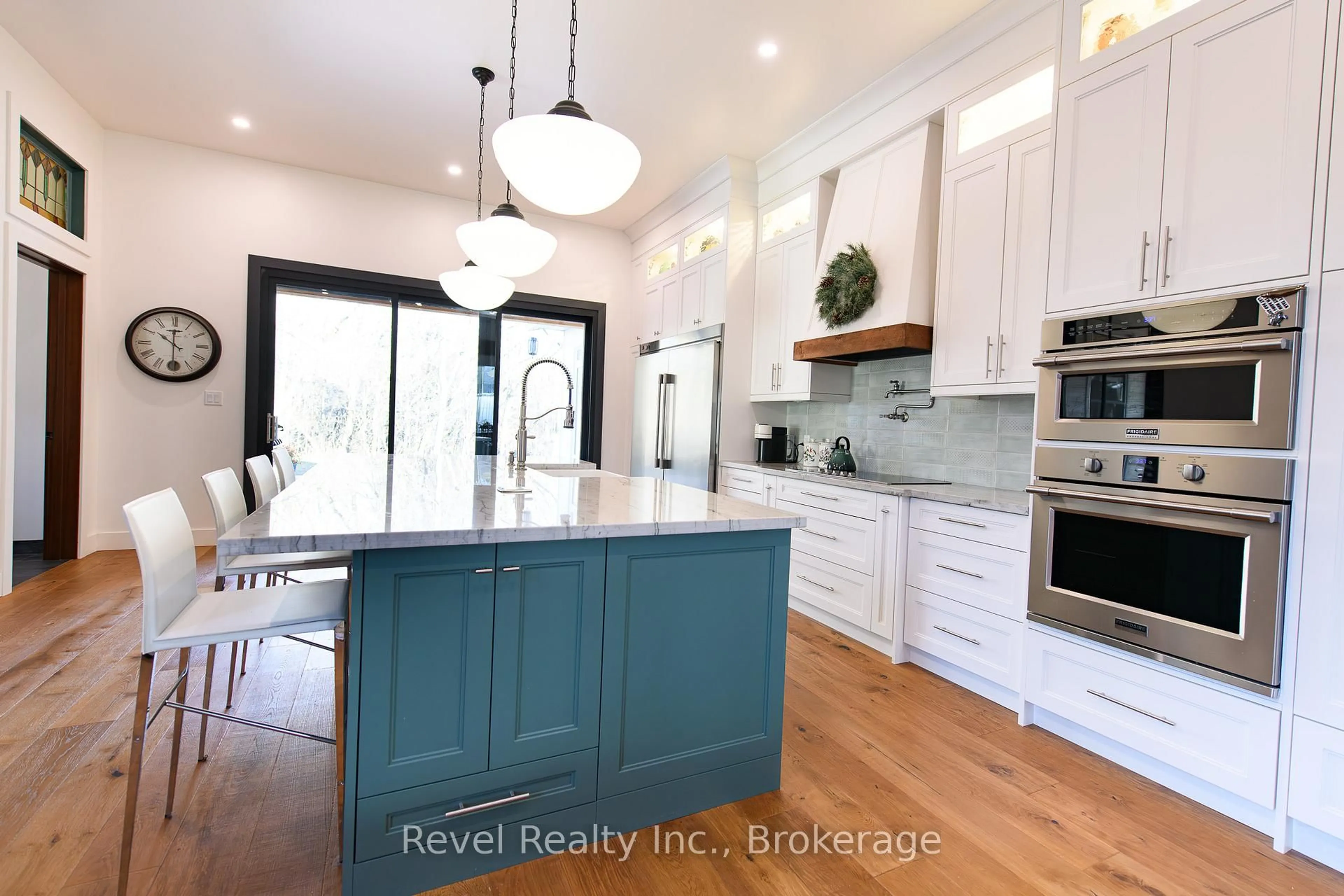 Open concept kitchen, unknown for 2331 N Nottawasaga 6 Concession, Clearview Ontario L9Y 3Z1