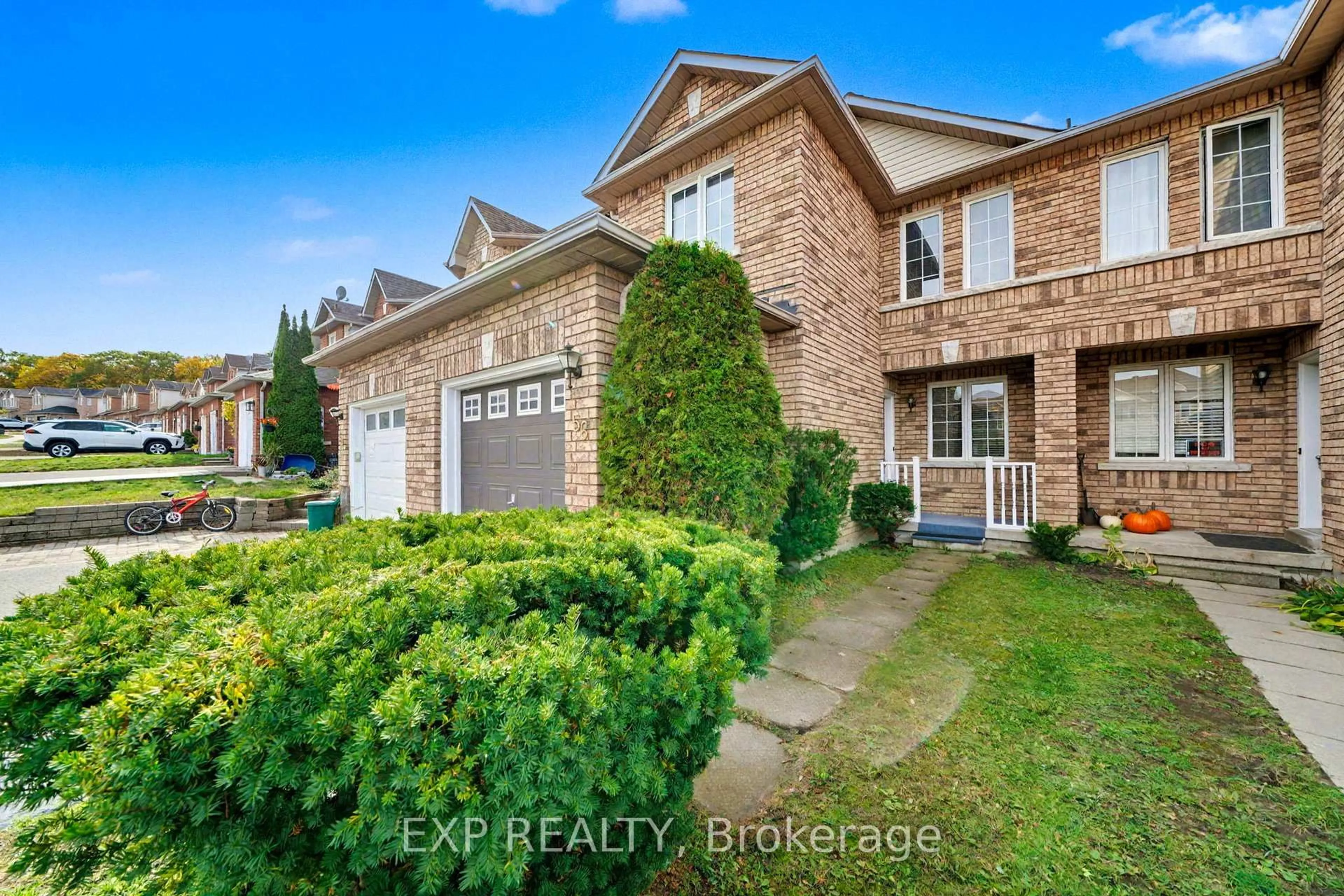 A pic from outside/outdoor area/front of a property/back of a property/a pic from drone, street for 56 Hawthorne Cres, Barrie Ontario L4N 9Y7