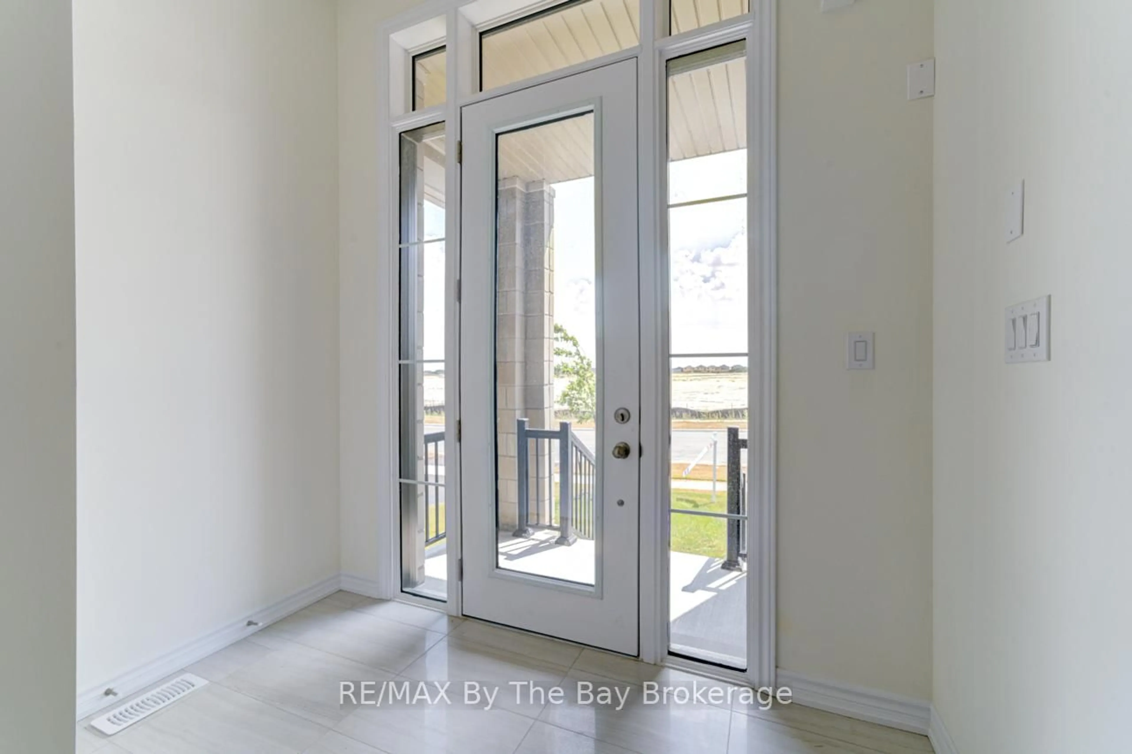 Indoor entryway for 17 Sun Valley Ave, Wasaga Beach Ontario L9Z 0N6