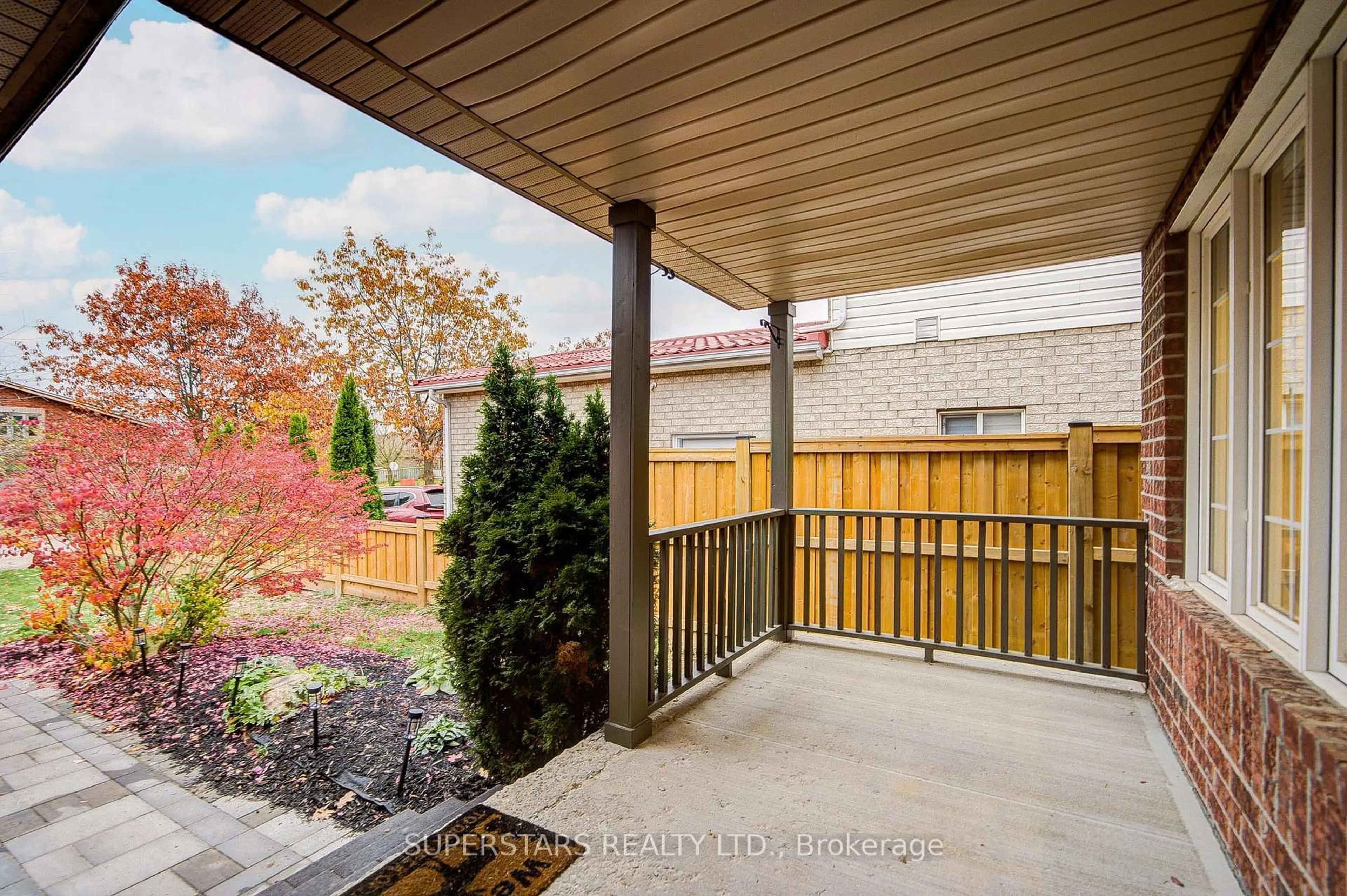 Patio, street for 163 Brucker Rd, Barrie Ontario L4N 8R8