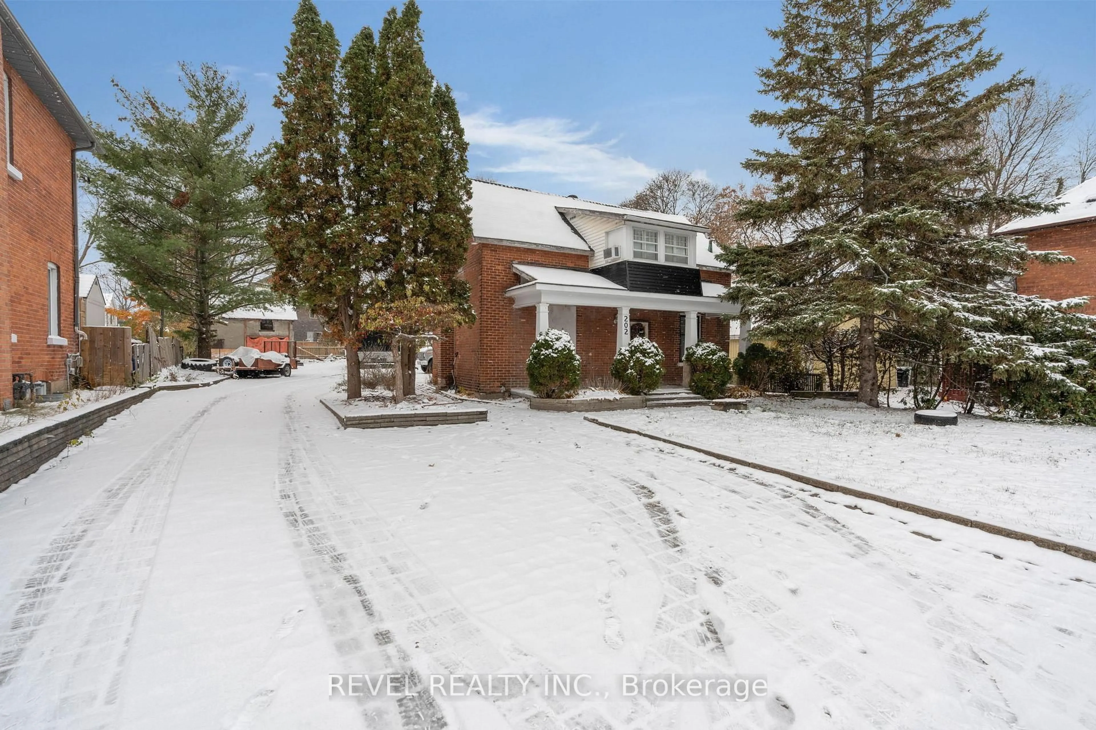 Unknown for 202 Bradford St, Barrie Ontario L4N 3B6