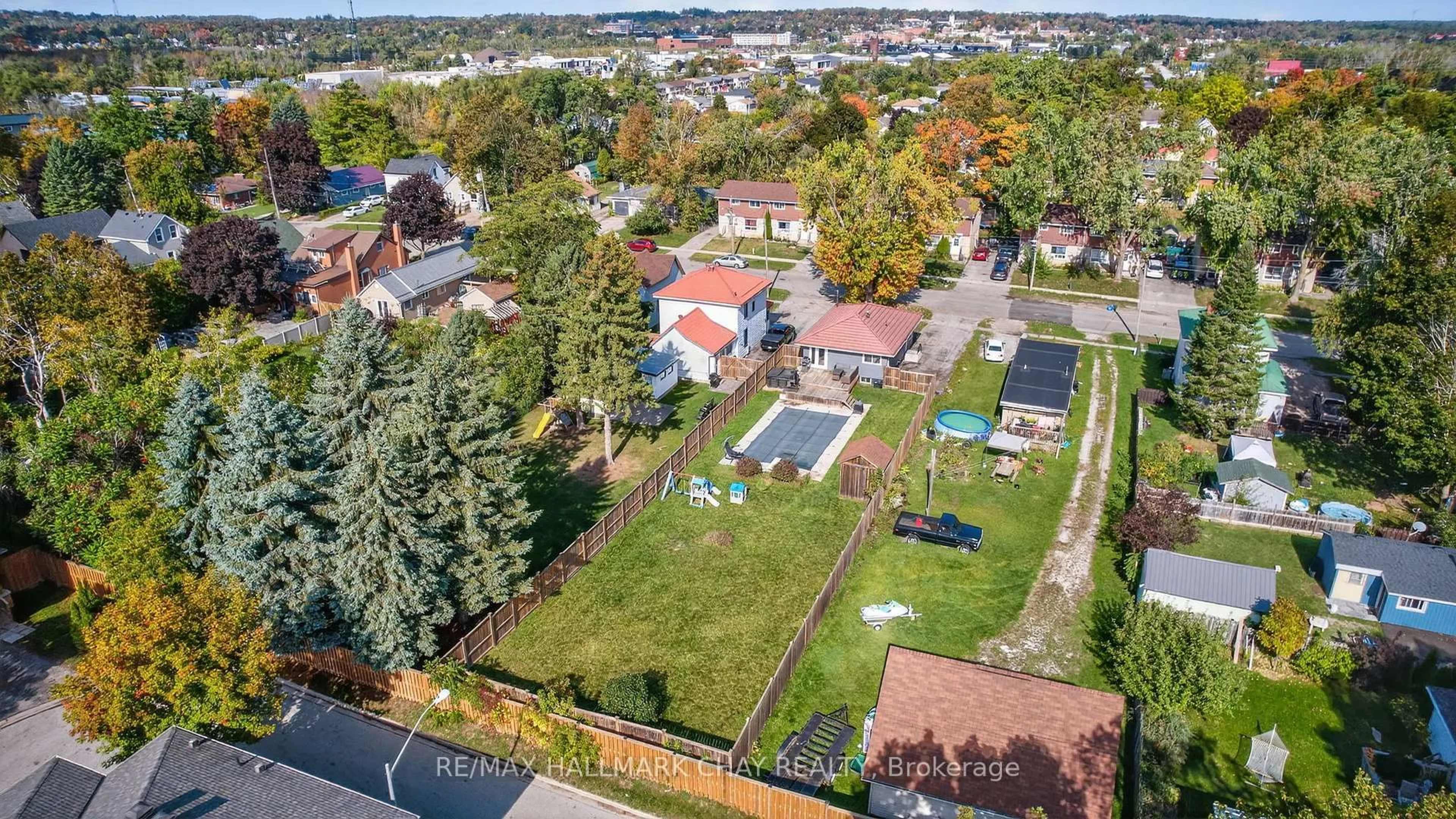 A pic from outside/outdoor area/front of a property/back of a property/a pic from drone, street for 67 Simcoe St, Orillia Ontario L3V 1G5