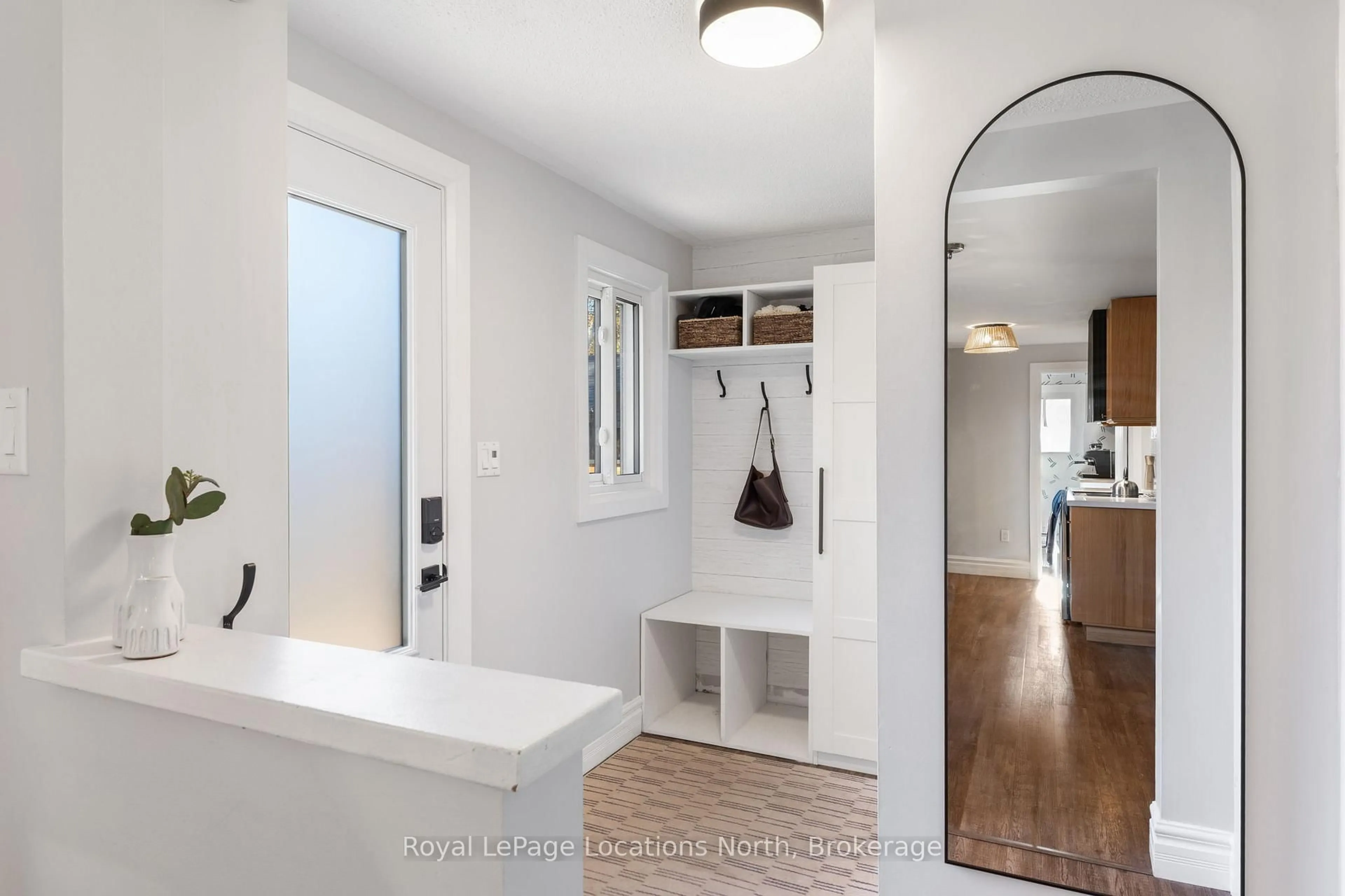 Indoor entryway for 19 Dell Parr Ave, Collingwood Ontario L9Y 0X2