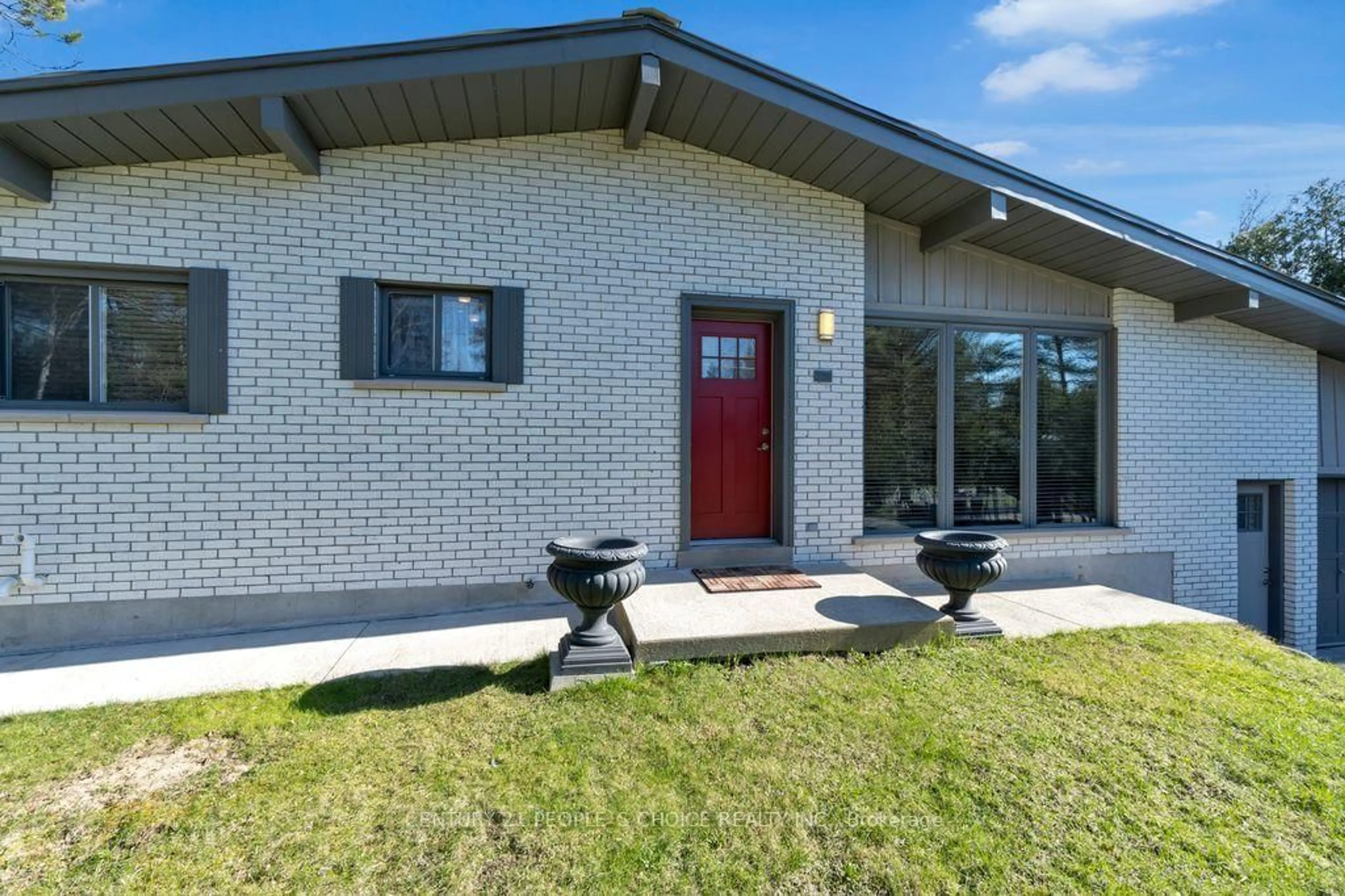 Home with brick exterior material, street for 71 Bay Sands Dr, Wasaga Beach Ontario L9Z 1V1