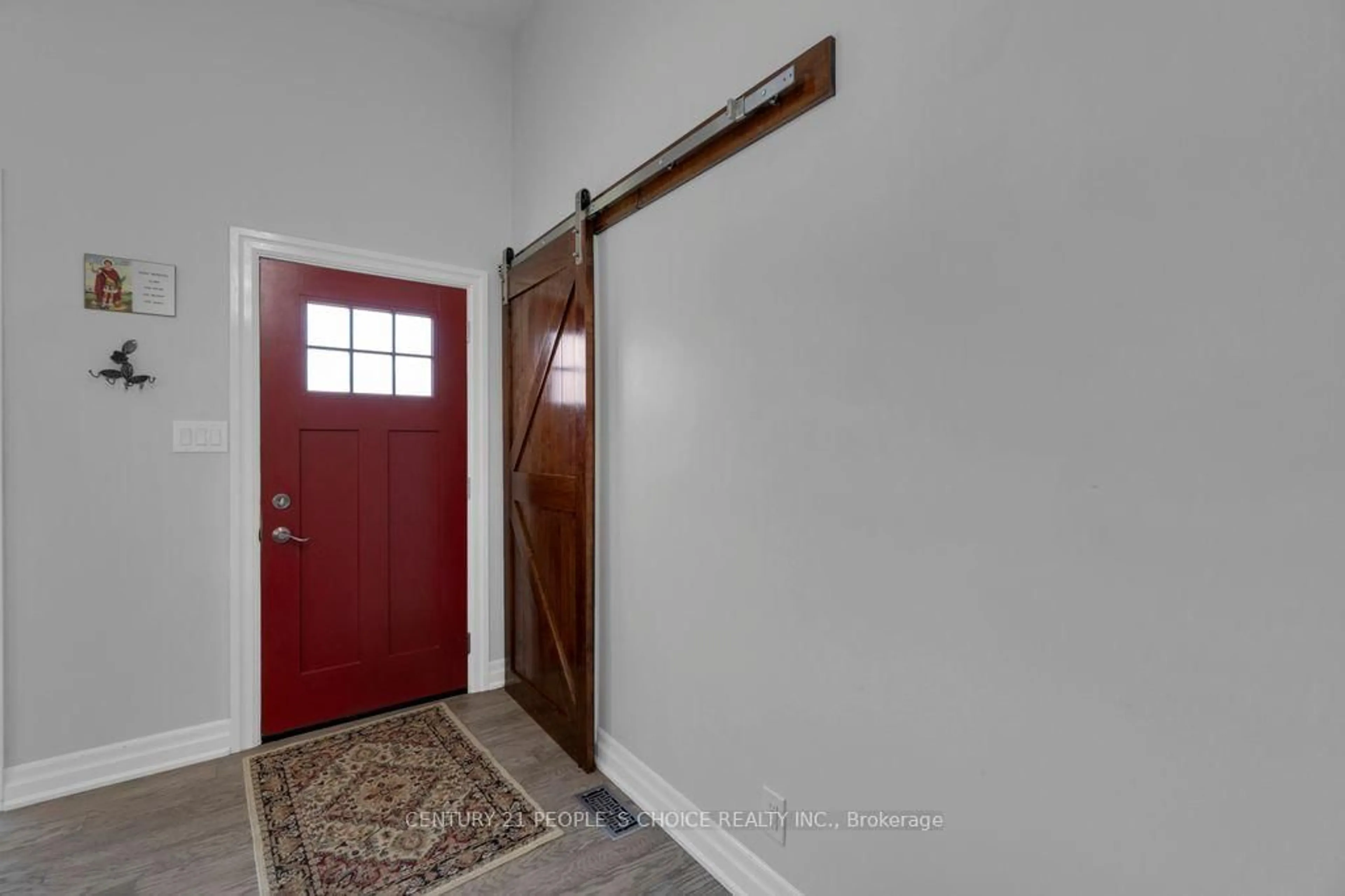 Indoor entryway for 71 Bay Sands Dr, Wasaga Beach Ontario L9Z 1V1