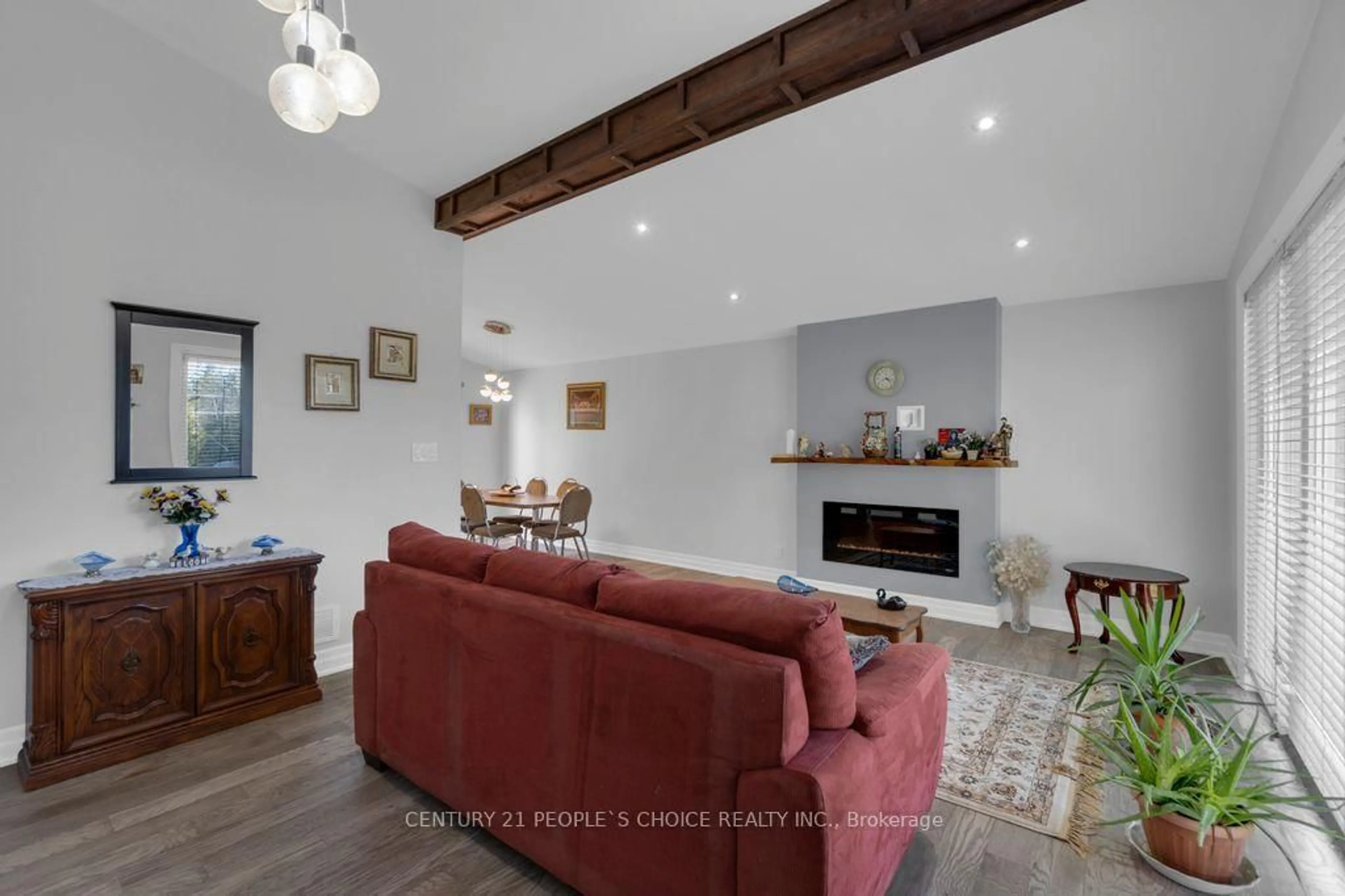 Living room with furniture, unknown for 71 Bay Sands Dr, Wasaga Beach Ontario L9Z 1V1