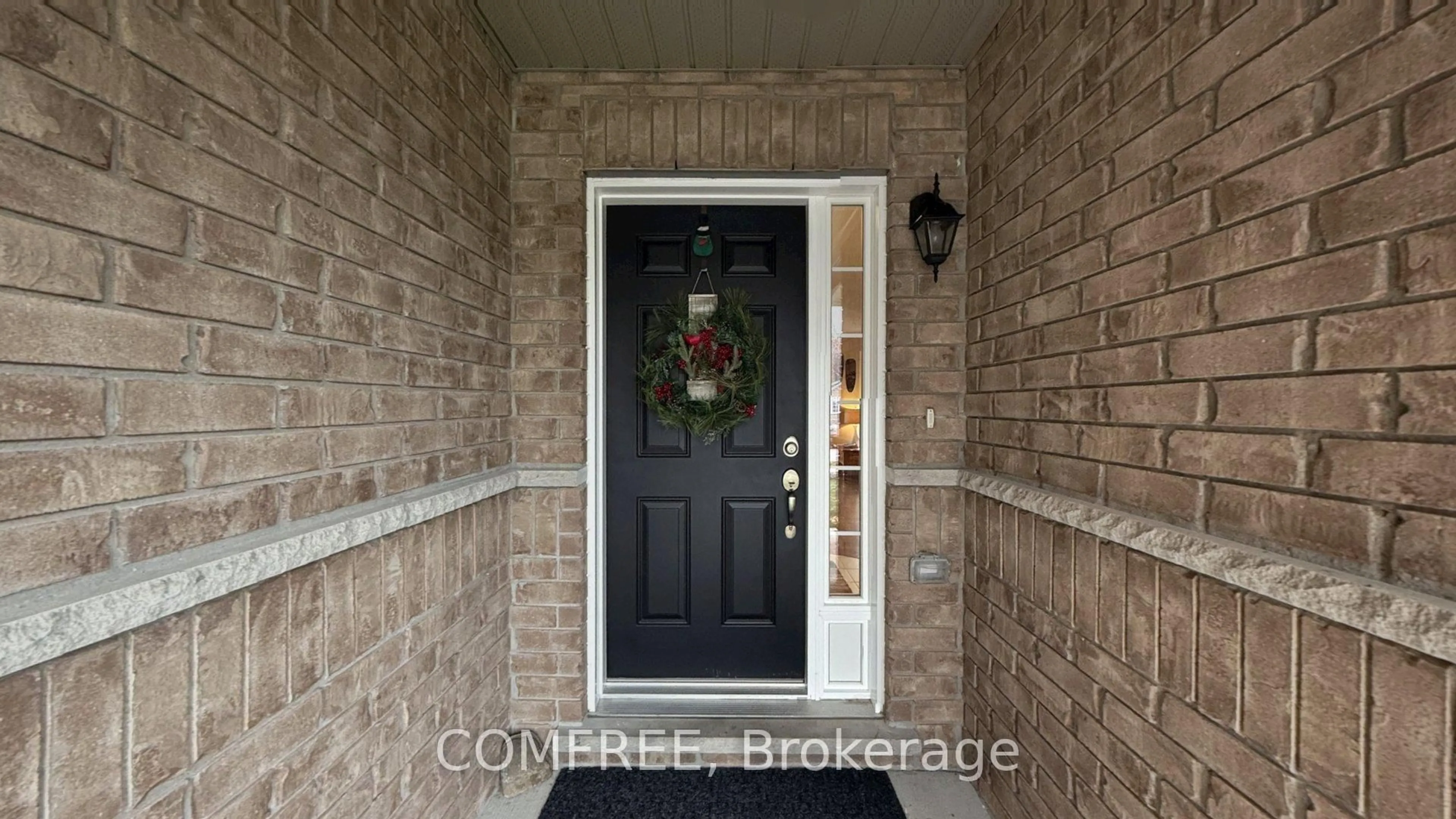 Indoor entryway for 22 Hunter Ave, Tay Ontario L0K 2A0