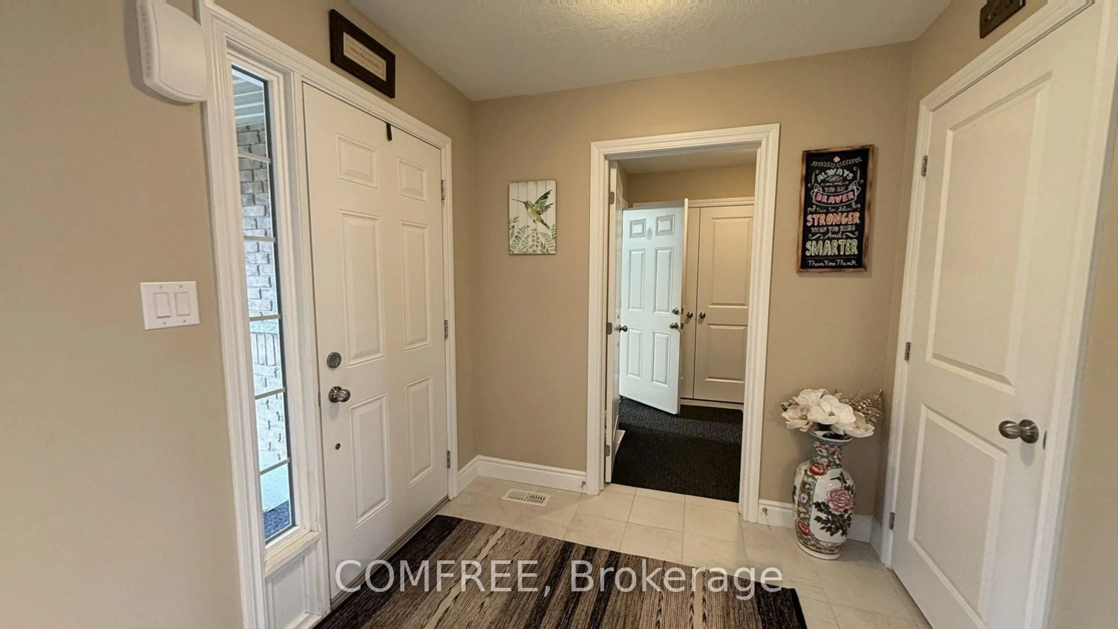 Indoor entryway for 22 Hunter Ave, Tay Ontario L0K 2A0