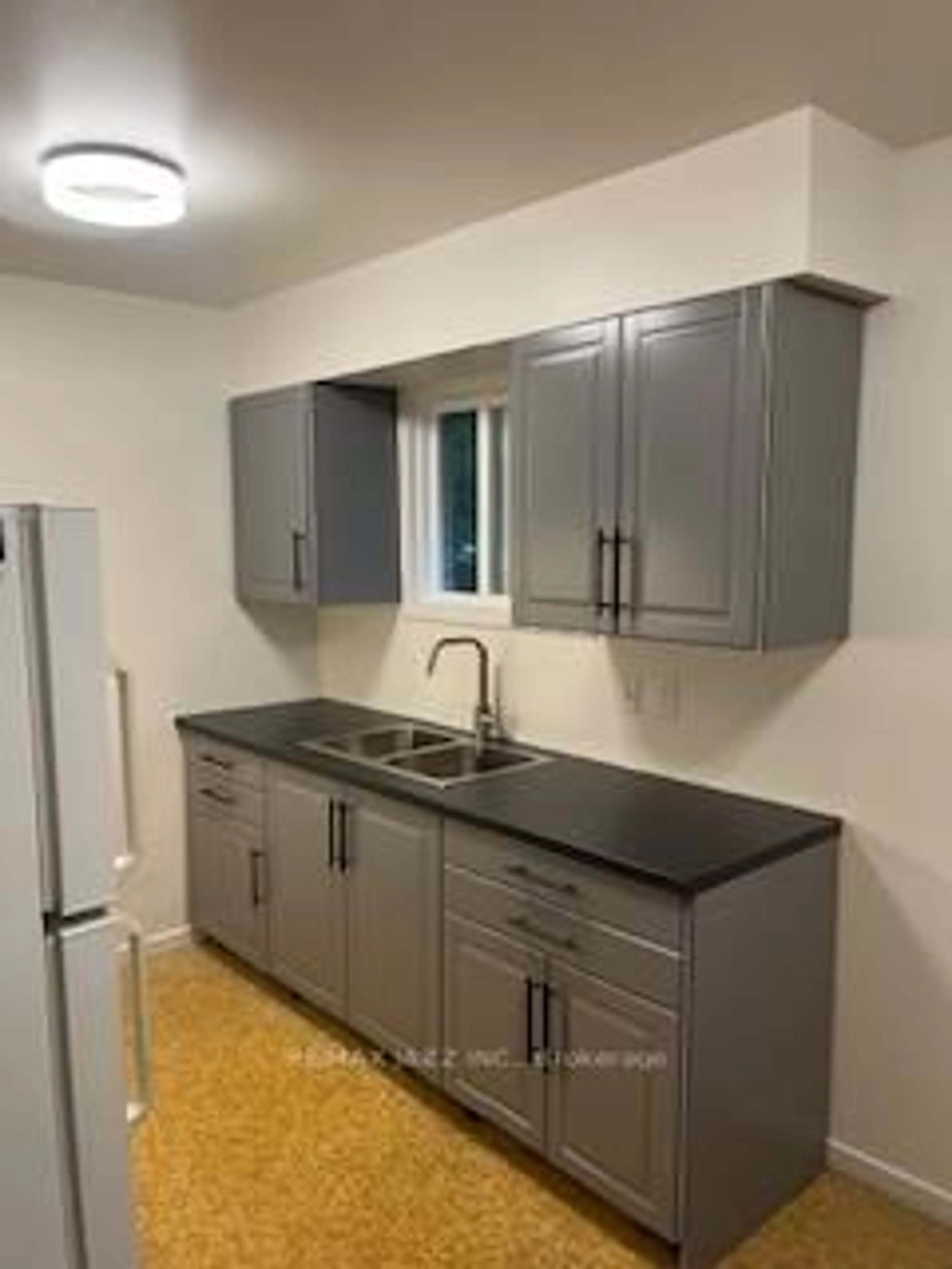 Standard kitchen, unknown for 416 Gill St, Orillia Ontario L3V 4K6
