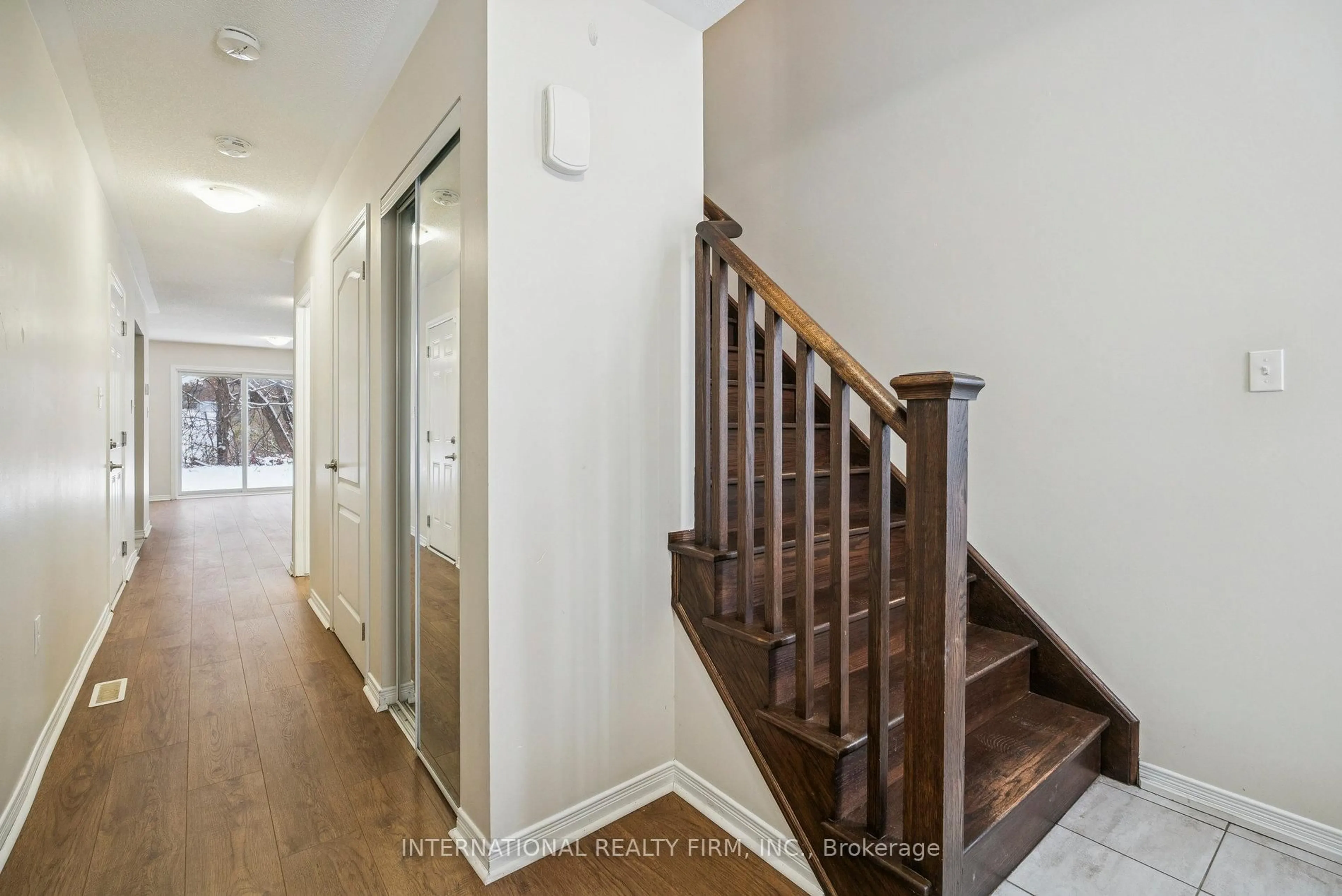 Indoor entryway for 205 Diana Dr, Orillia Ontario L3V 0E2
