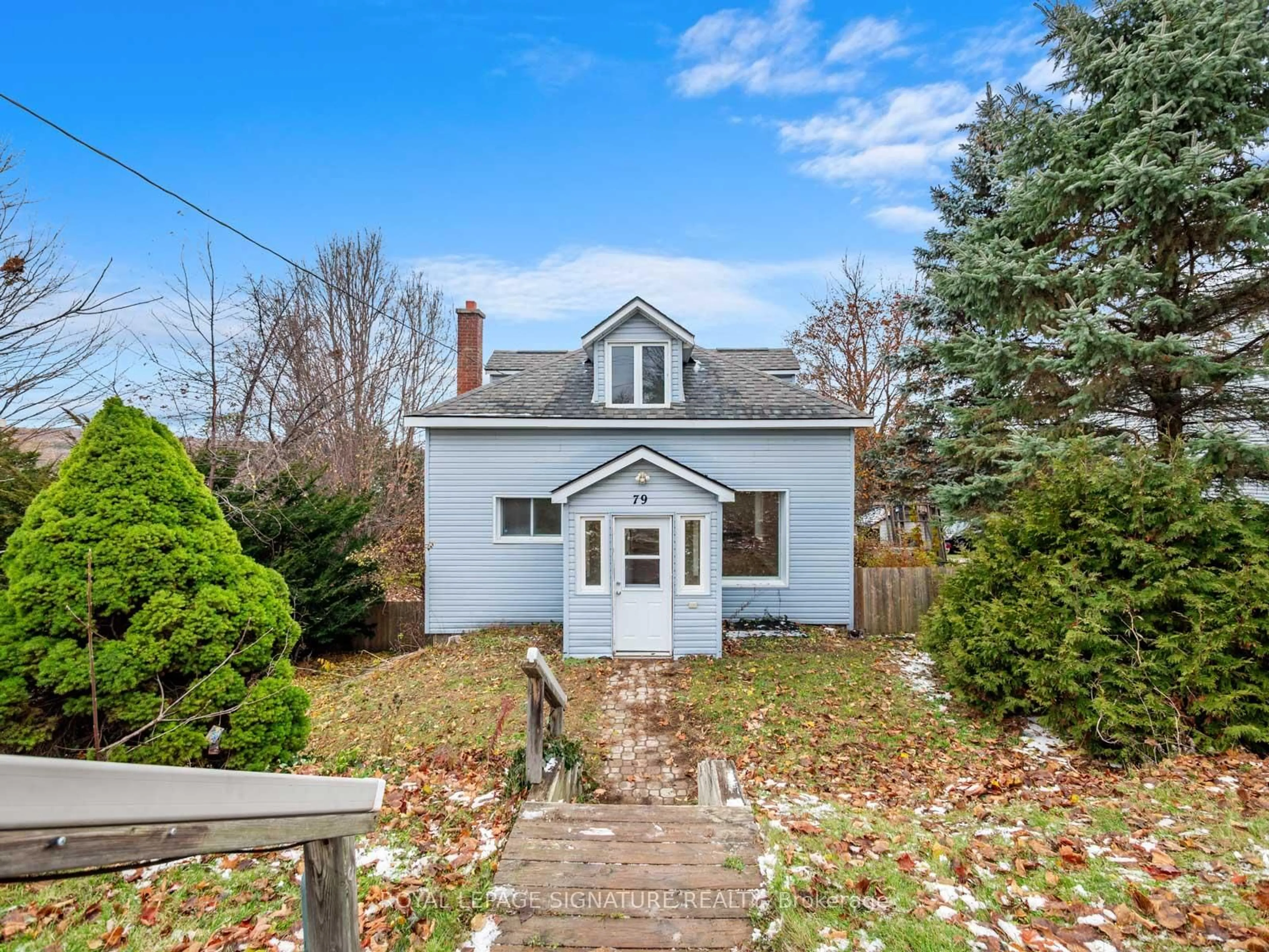 A pic from outside/outdoor area/front of a property/back of a property/a pic from drone, street for 79 Poyntz St, Penetanguishene Ontario L9M 1N9