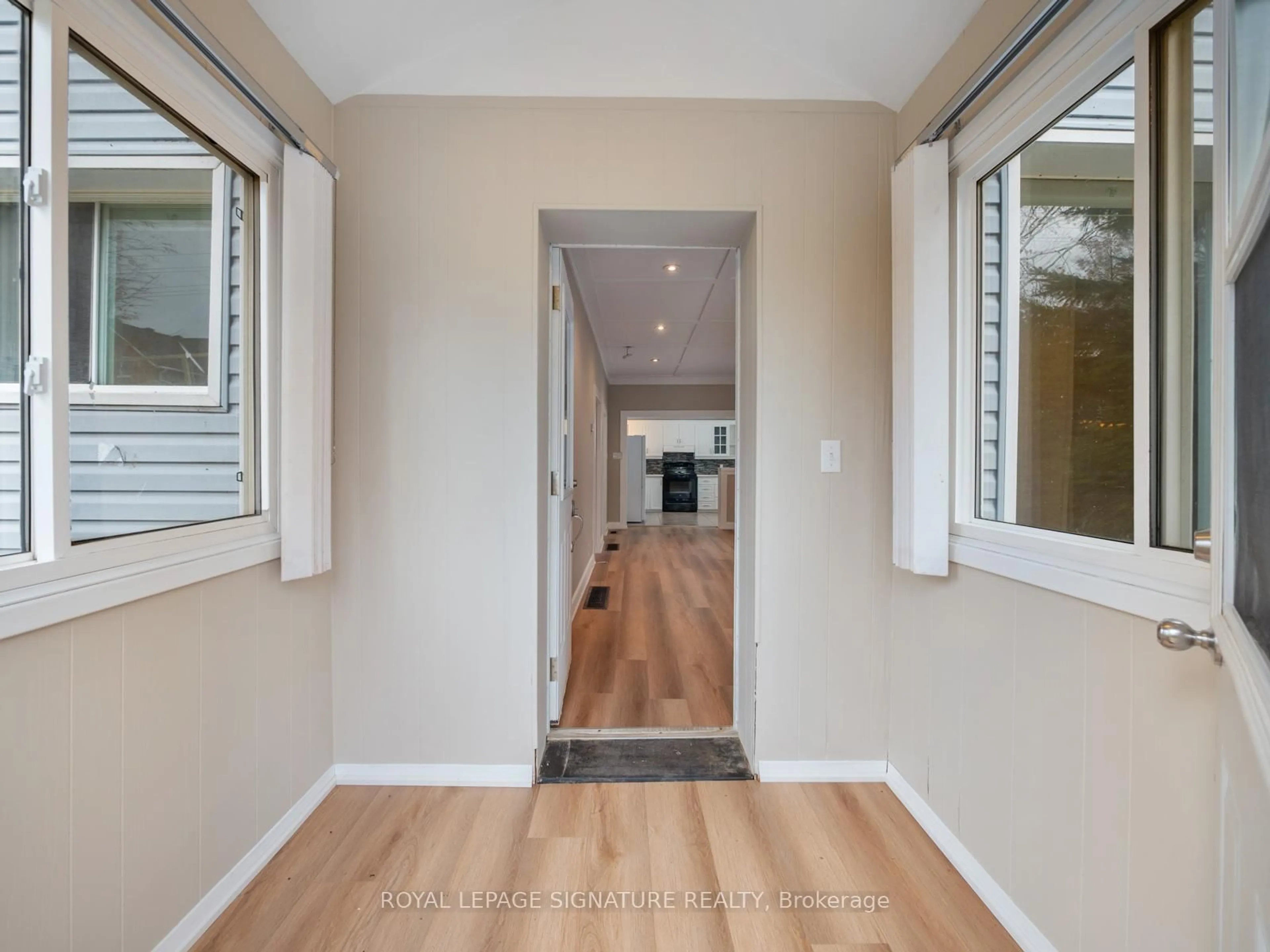Indoor entryway for 79 Poyntz St, Penetanguishene Ontario L9M 1N9