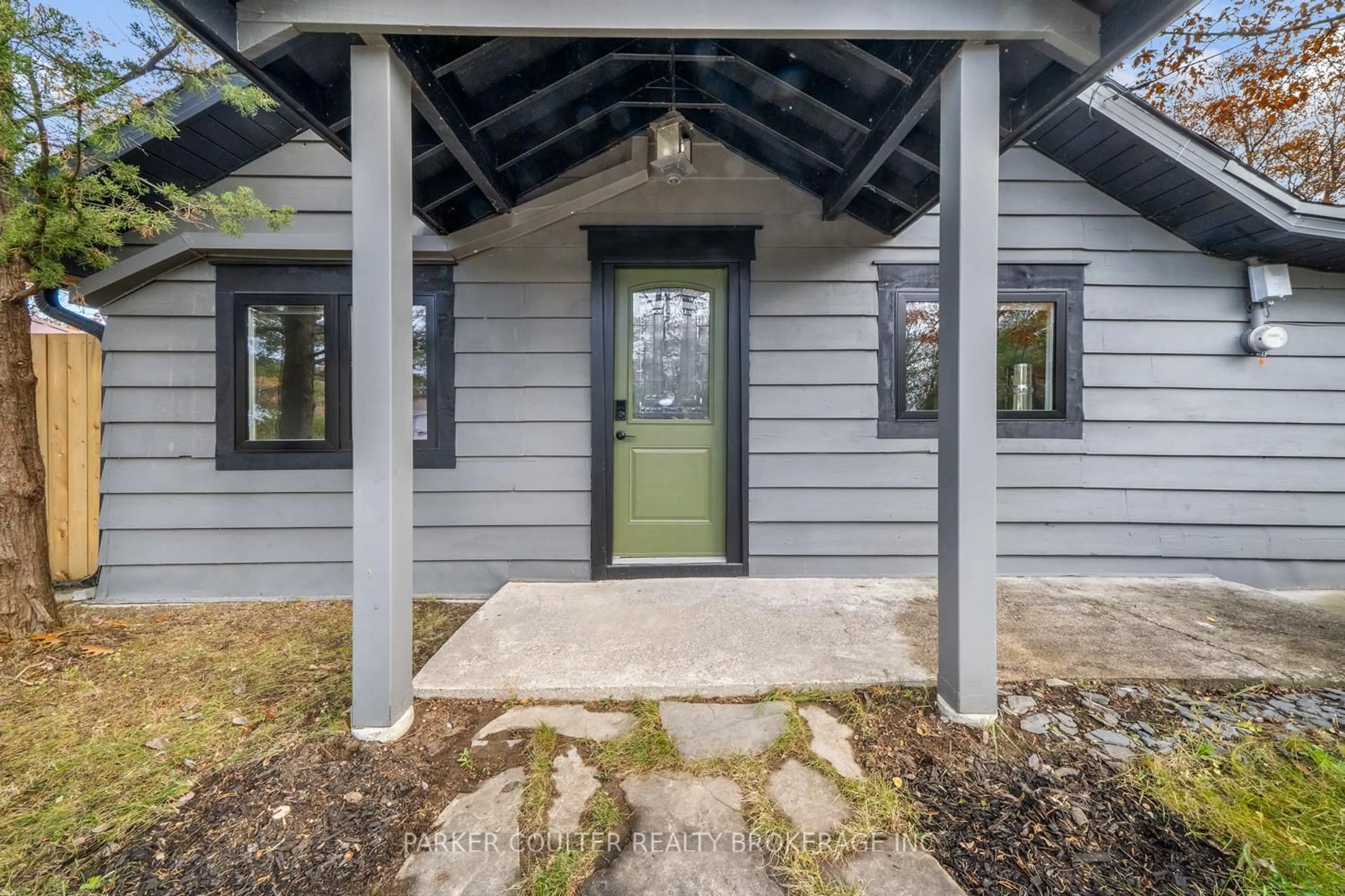 Indoor entryway for 283 Tiny Beaches Rd, Tiny Ontario L0L 2J0