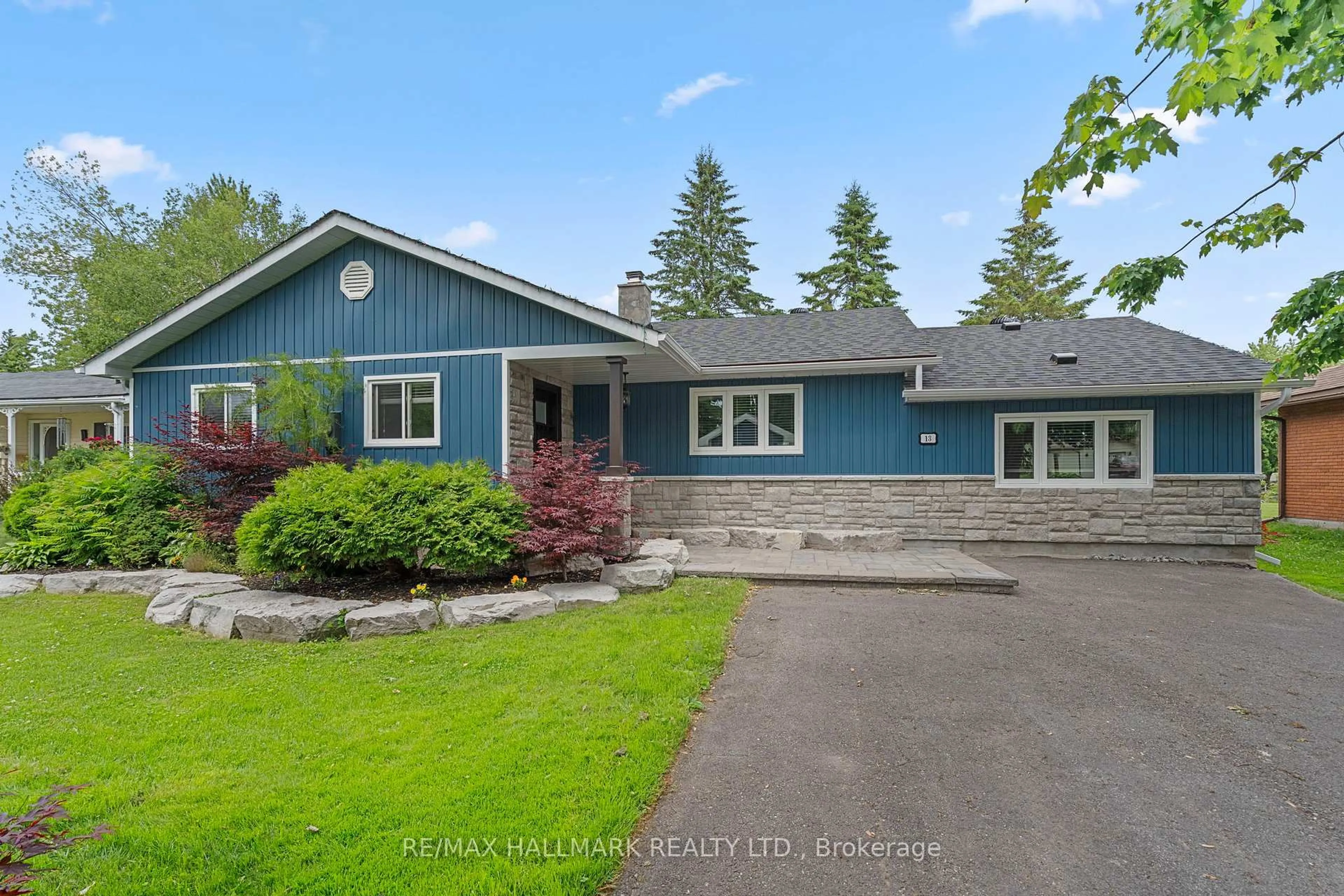 A pic from outside/outdoor area/front of a property/back of a property/a pic from drone, street for 13 Pinetree Crt, Ramara Ontario L0K 1B0