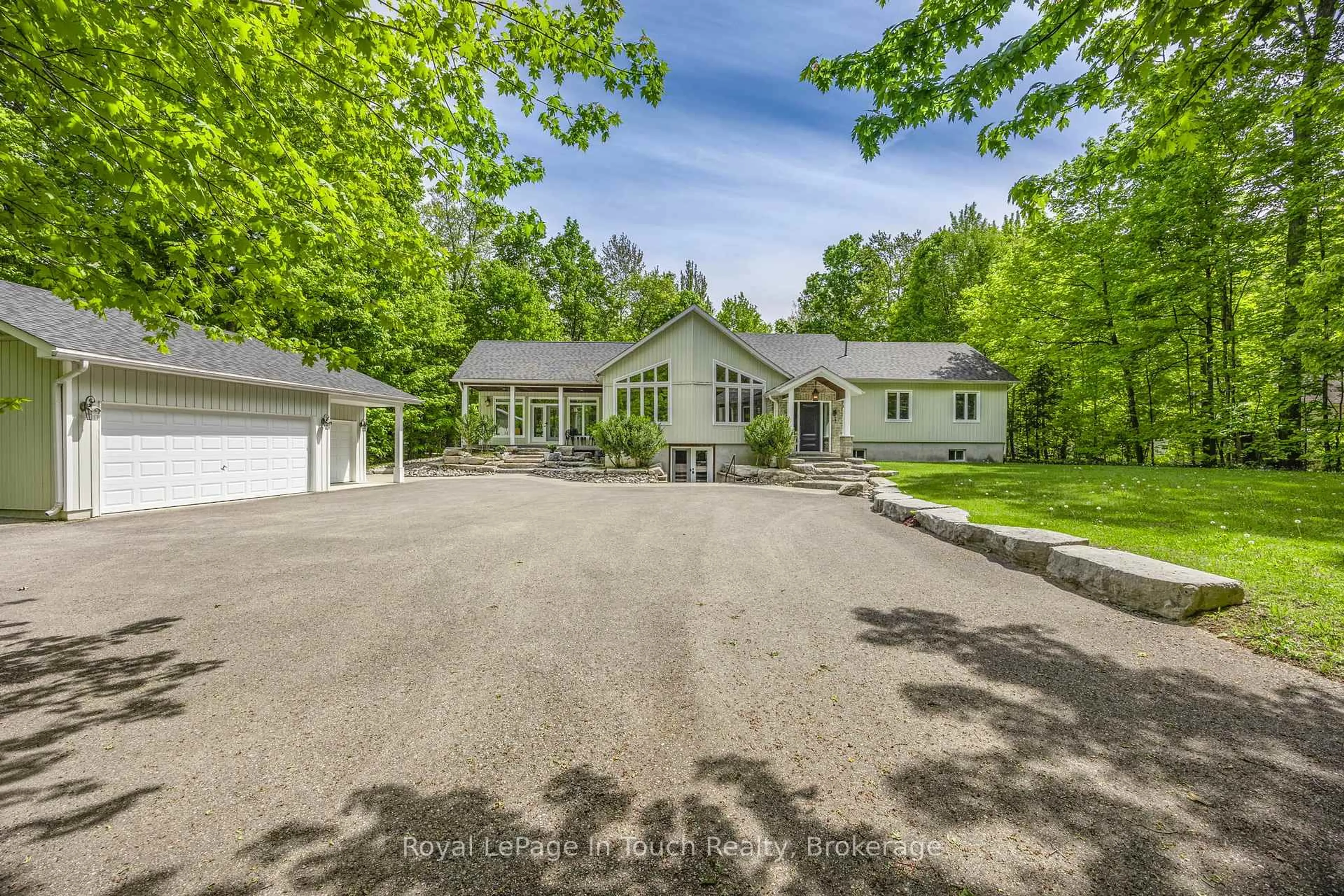 A pic from outside/outdoor area/front of a property/back of a property/a pic from drone, street for 726 Pennorth Dr, Tiny Ontario L0L 2J0