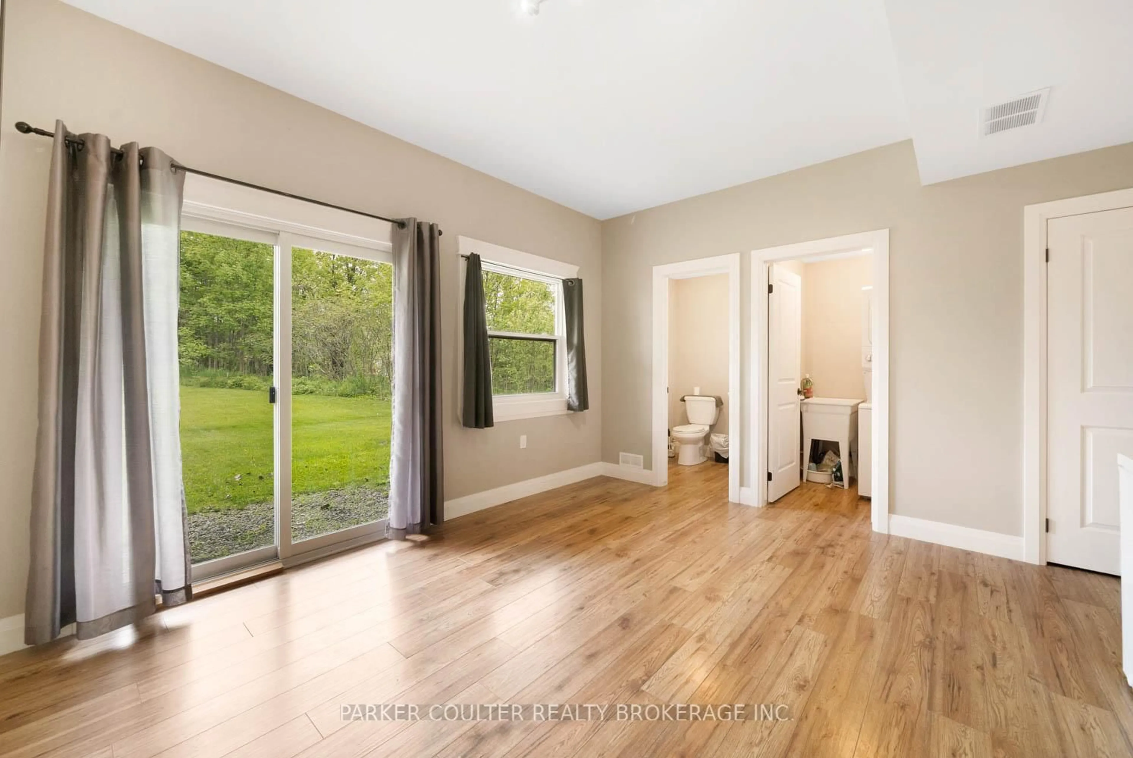 A pic of a room for 2616 Grand Tamarack Cres, Severn Ontario L3V 7A8