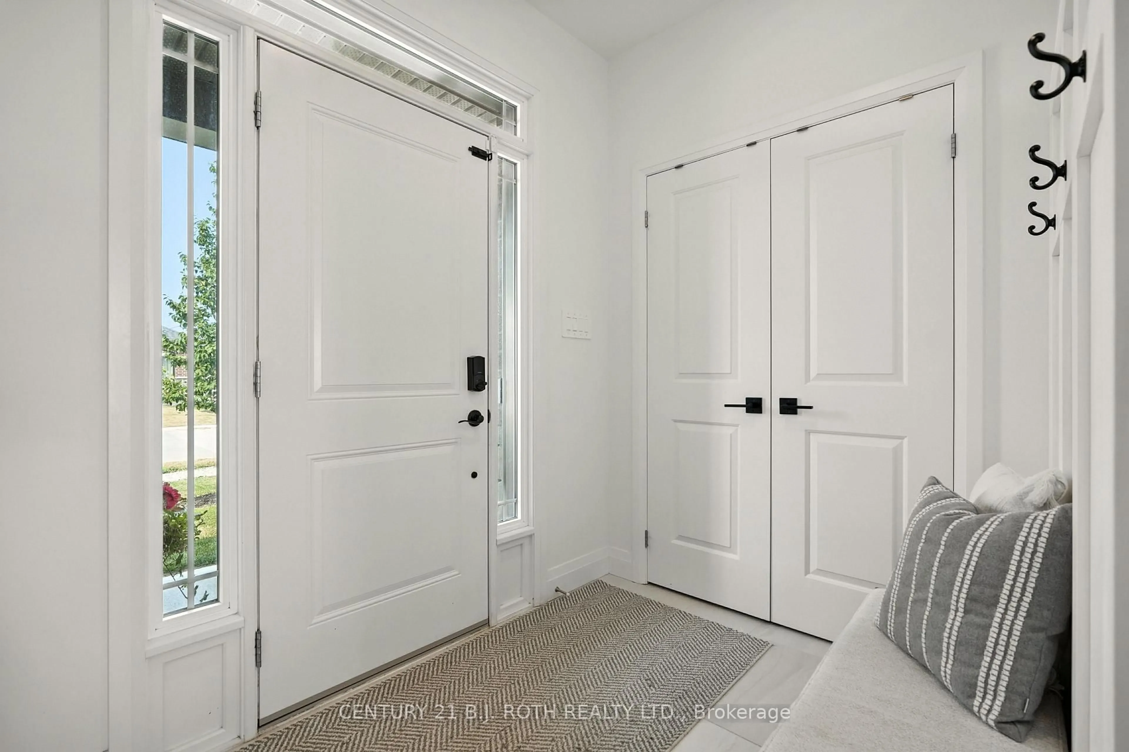 Indoor entryway for 124 RITCHIE Cres, Springwater Ontario L0L 1P0