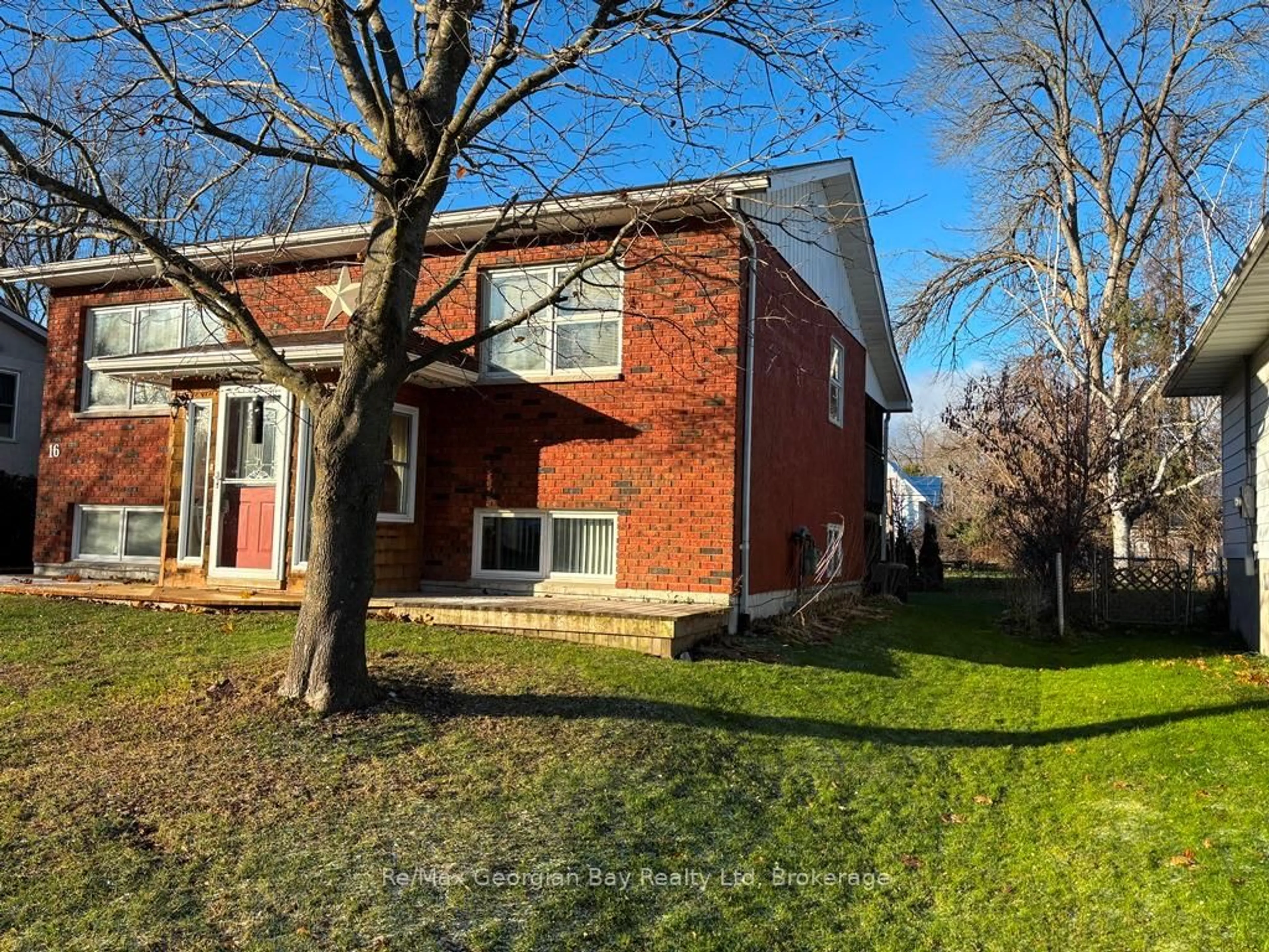 Home with brick exterior material, street for 16 COMMUNITY CENTRE Dr, Severn Ontario L0K 1E0