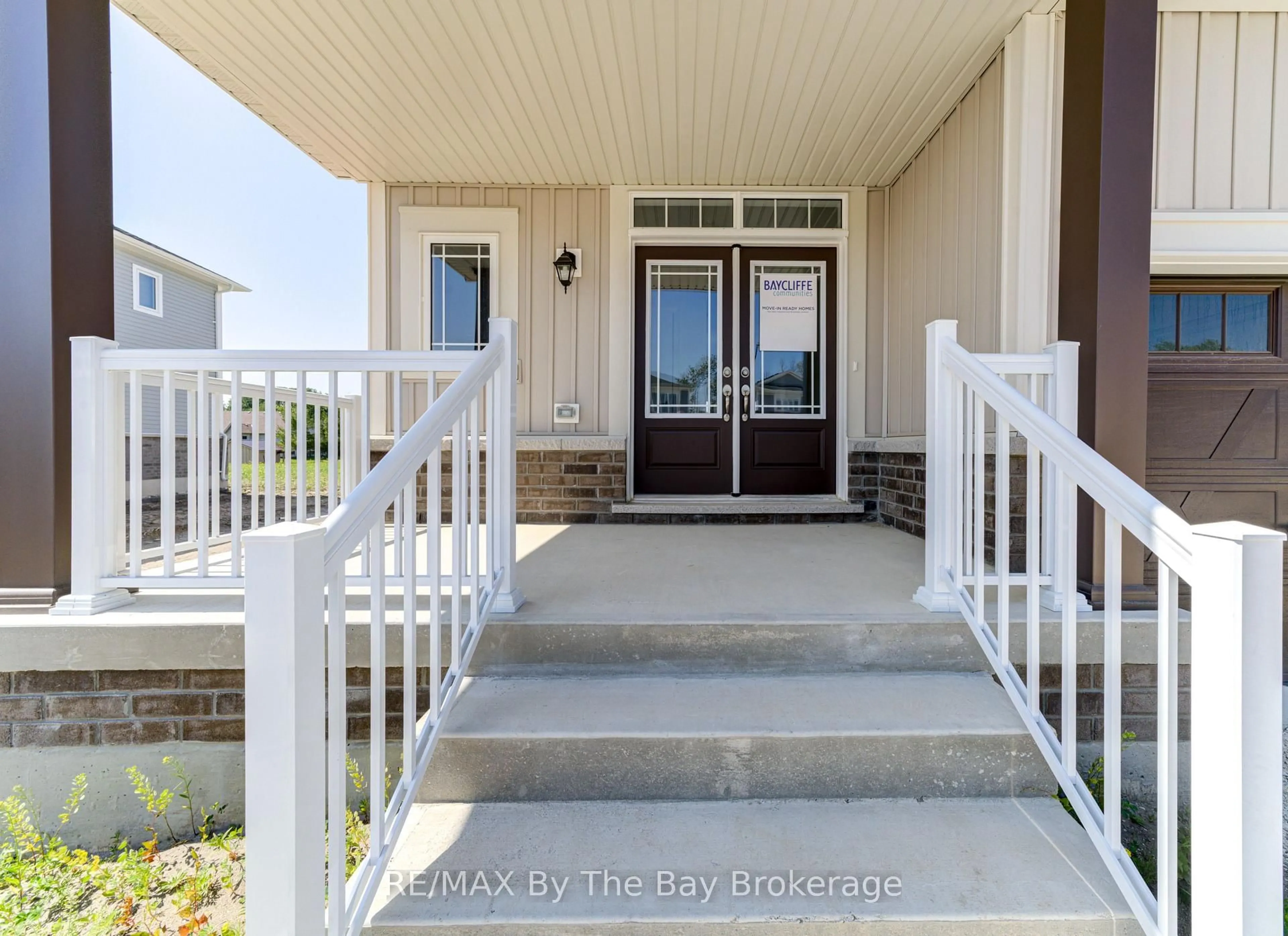 Indoor entryway for 16 Misty Ridge Rd, Wasaga Beach Ontario L9Z 0R8