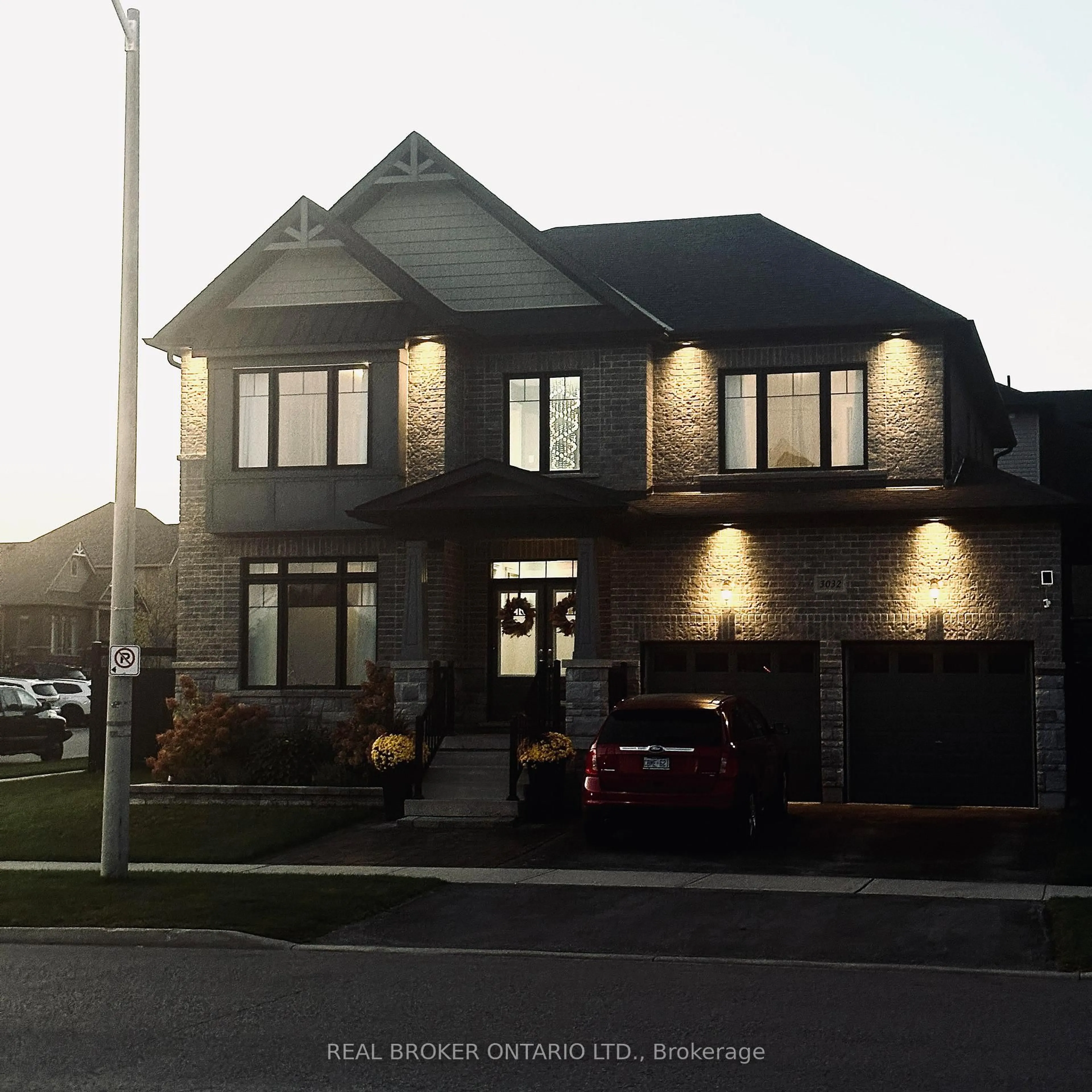 Home with brick exterior material, building for 3032 Monarch Dr, Orillia Ontario L3V 8K3