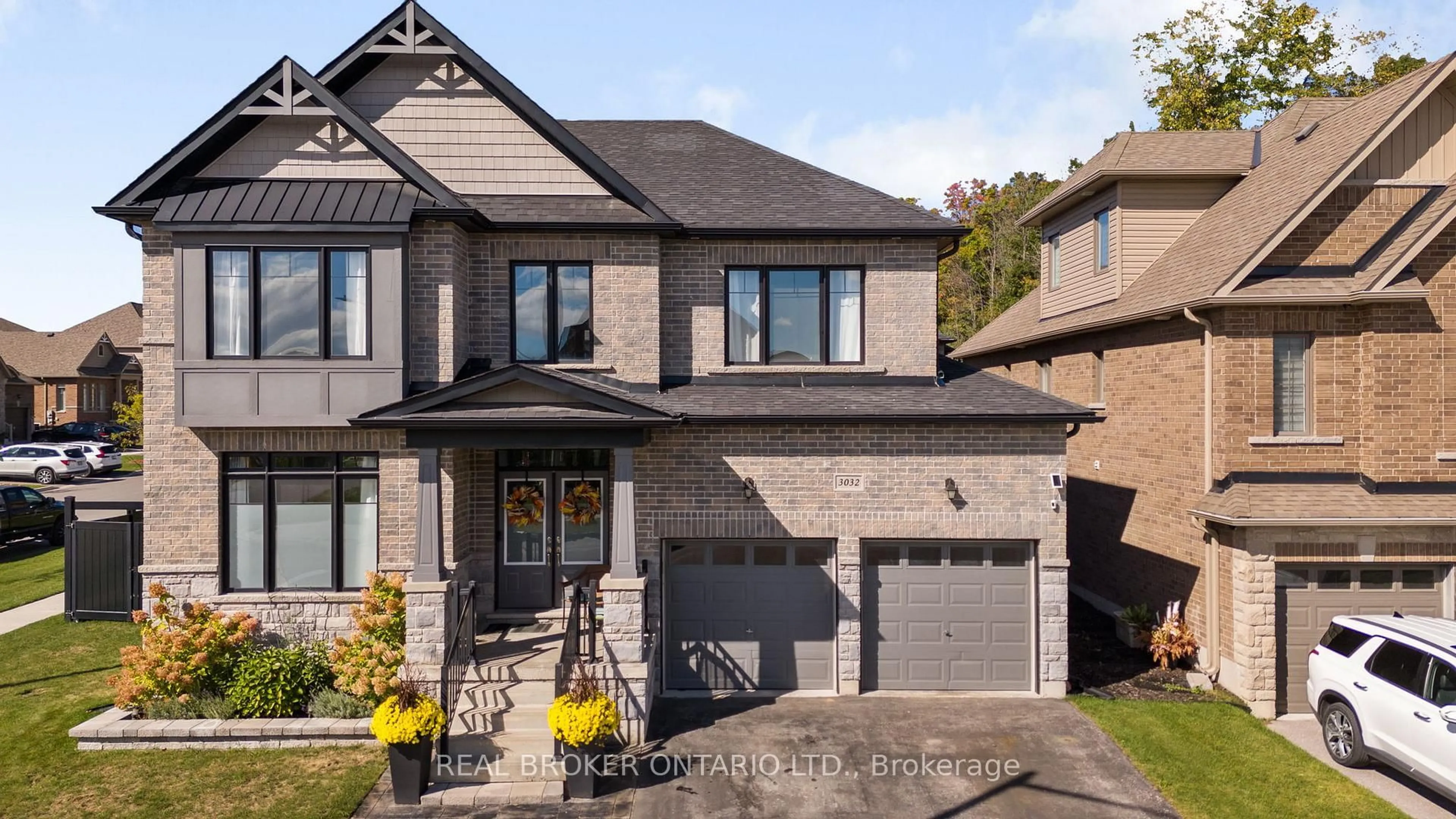 Home with brick exterior material, street for 3032 Monarch Dr, Orillia Ontario L3V 8K3