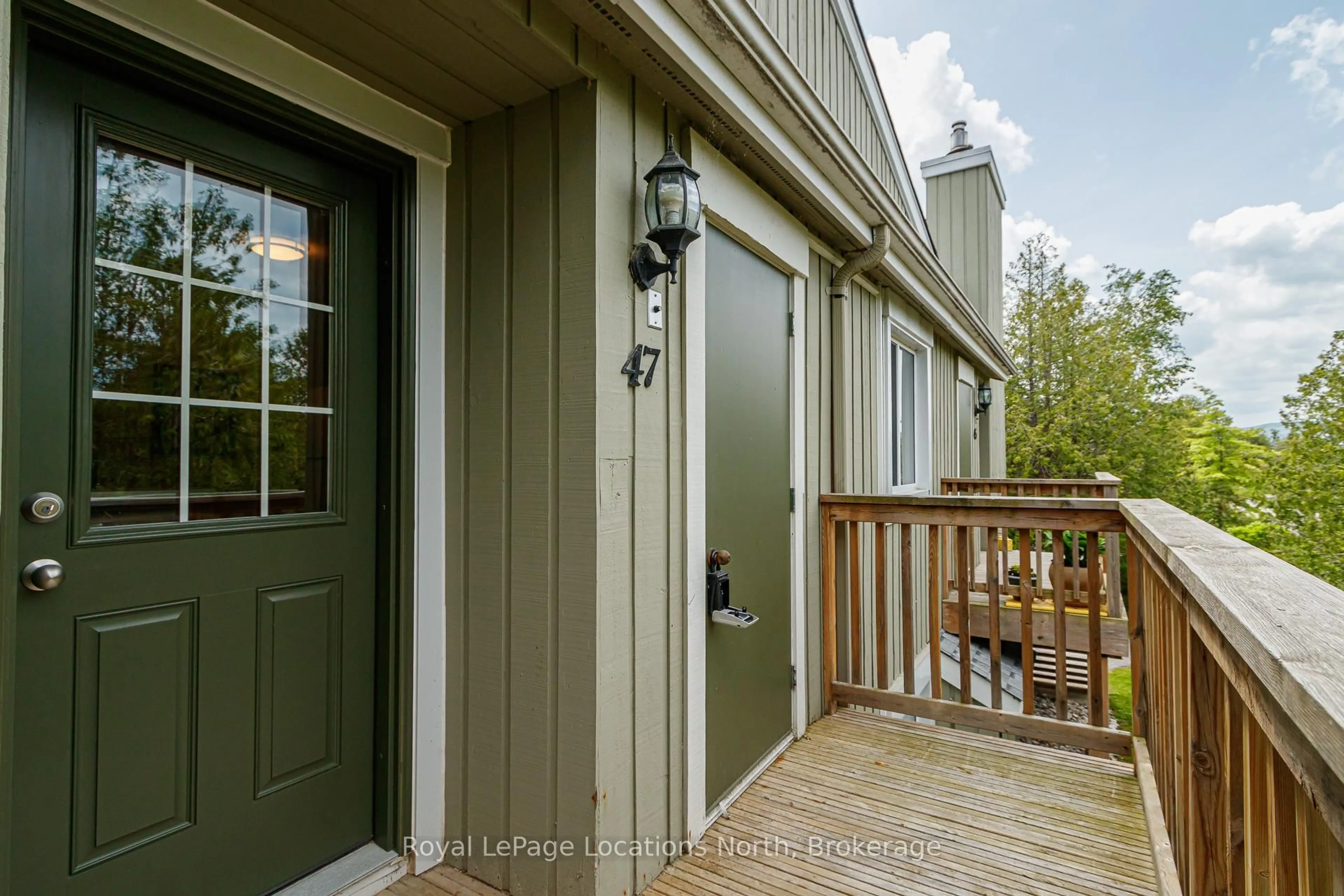 Indoor entryway for 19 Dawson Dr #47, Collingwood Ontario L9Y 5B4