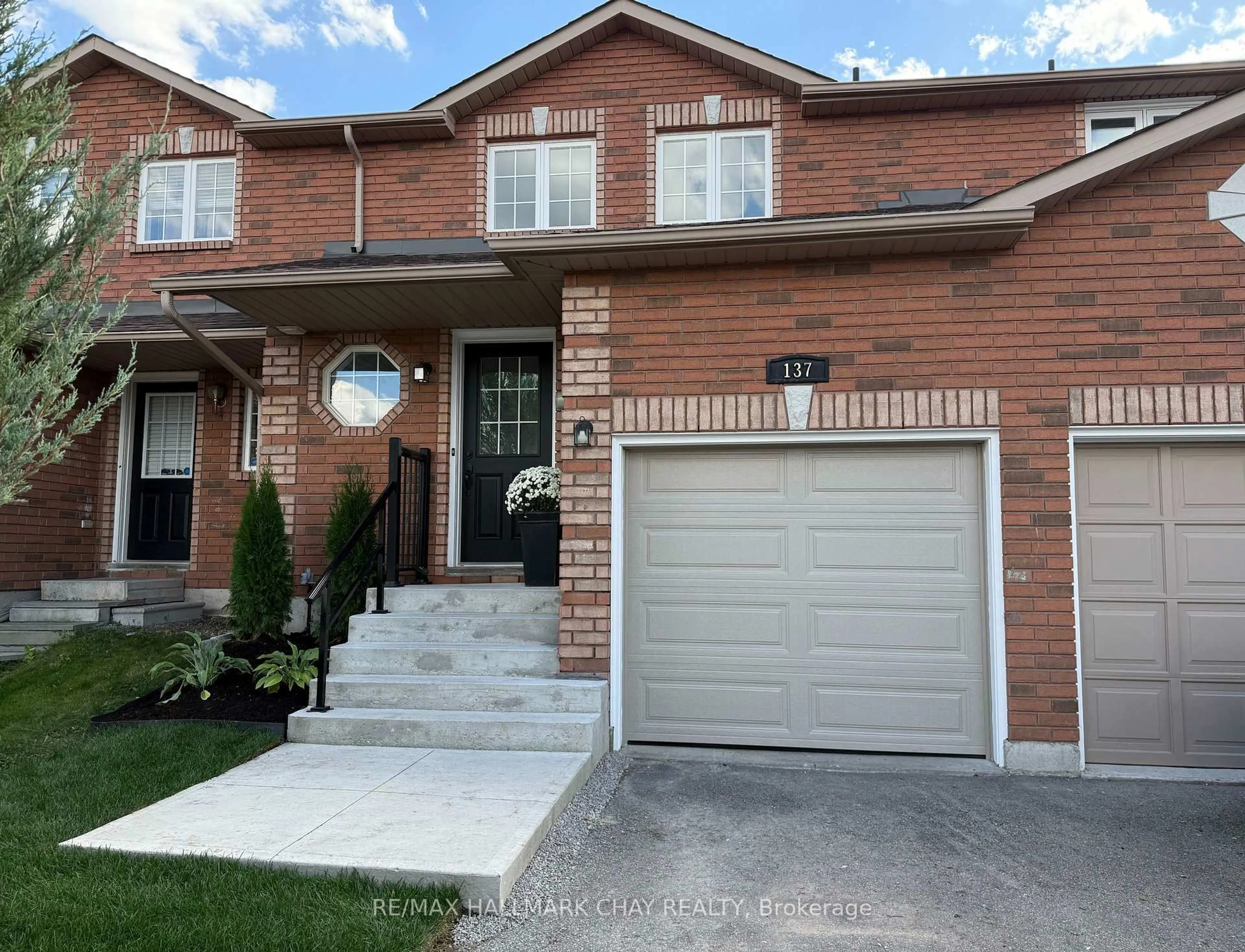 Home with brick exterior material, street for 137 Courtney Cres, Barrie Ontario L4N 5S9