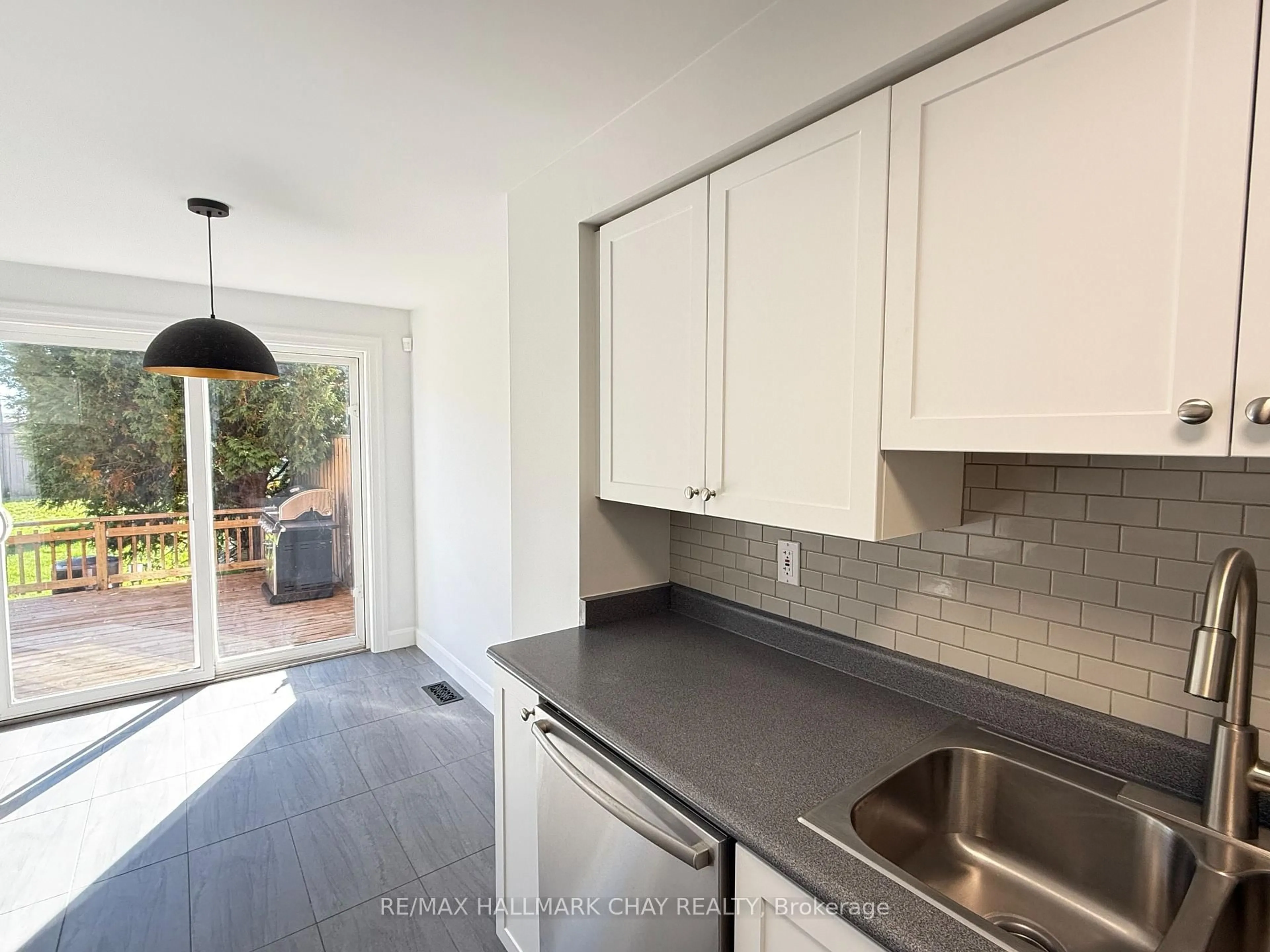 Unknown for 137 Courtney Cres, Barrie Ontario L4N 5S9