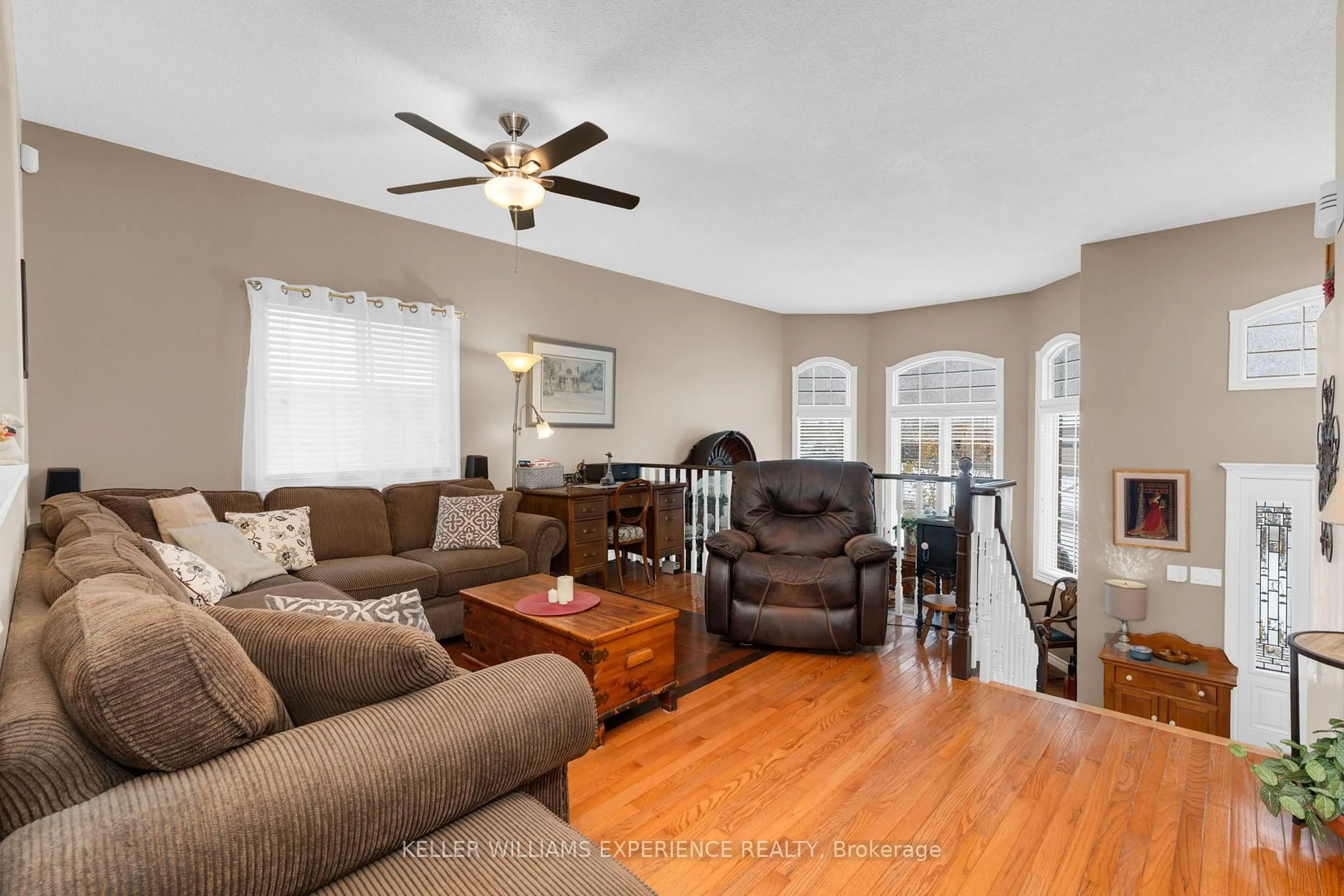 Living room with furniture, wood/laminate floor for 33 Allsop Cres, Barrie Ontario L4N 8T7