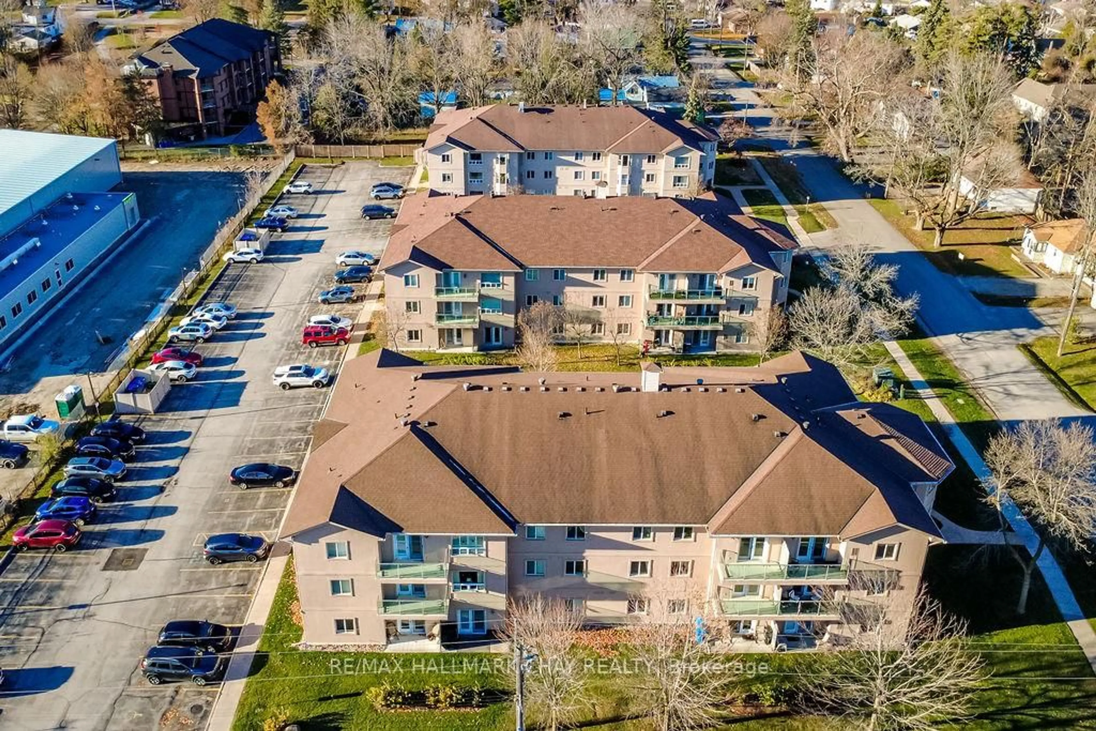 A pic from outside/outdoor area/front of a property/back of a property/a pic from drone, unknown for 125 Bond St #203, Orillia Ontario L3V 1J7