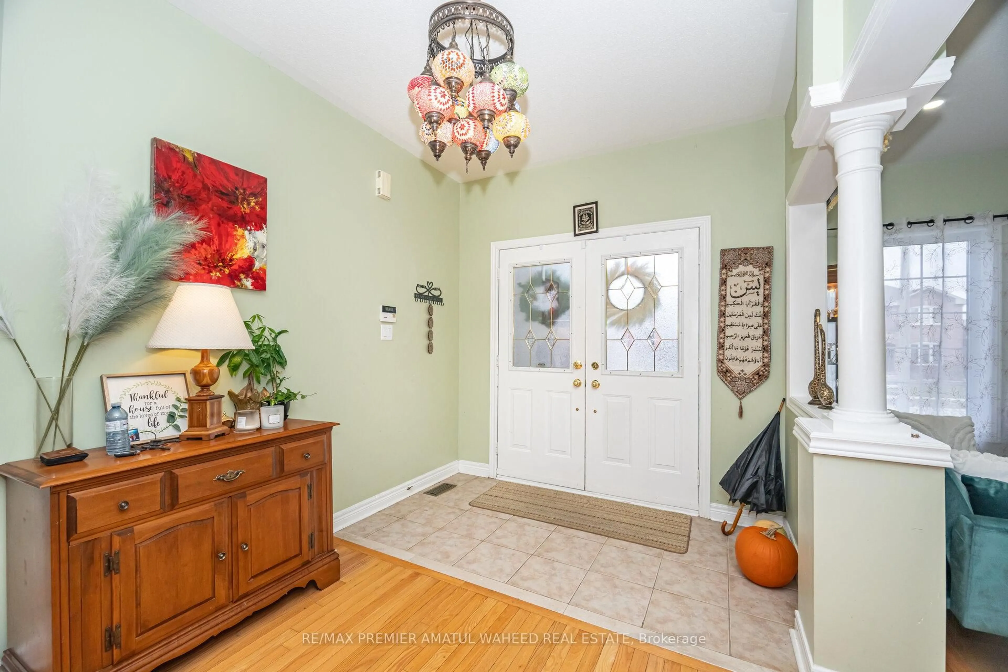 Indoor entryway for 3 Imperial Crown Lane, Barrie Ontario L4N 0T3