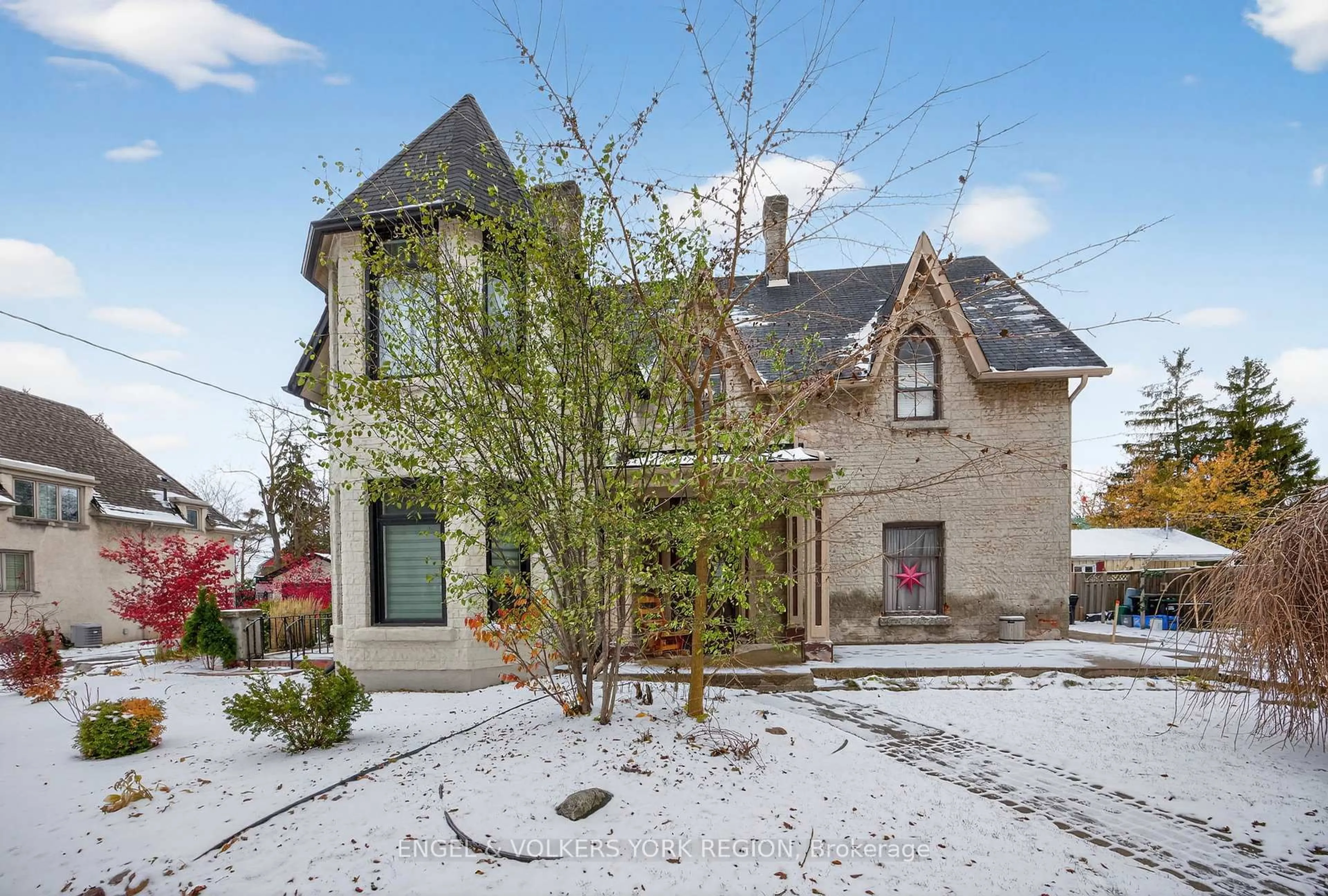 Home with brick exterior material, street for 64 High St, Barrie Ontario L4N 1W4