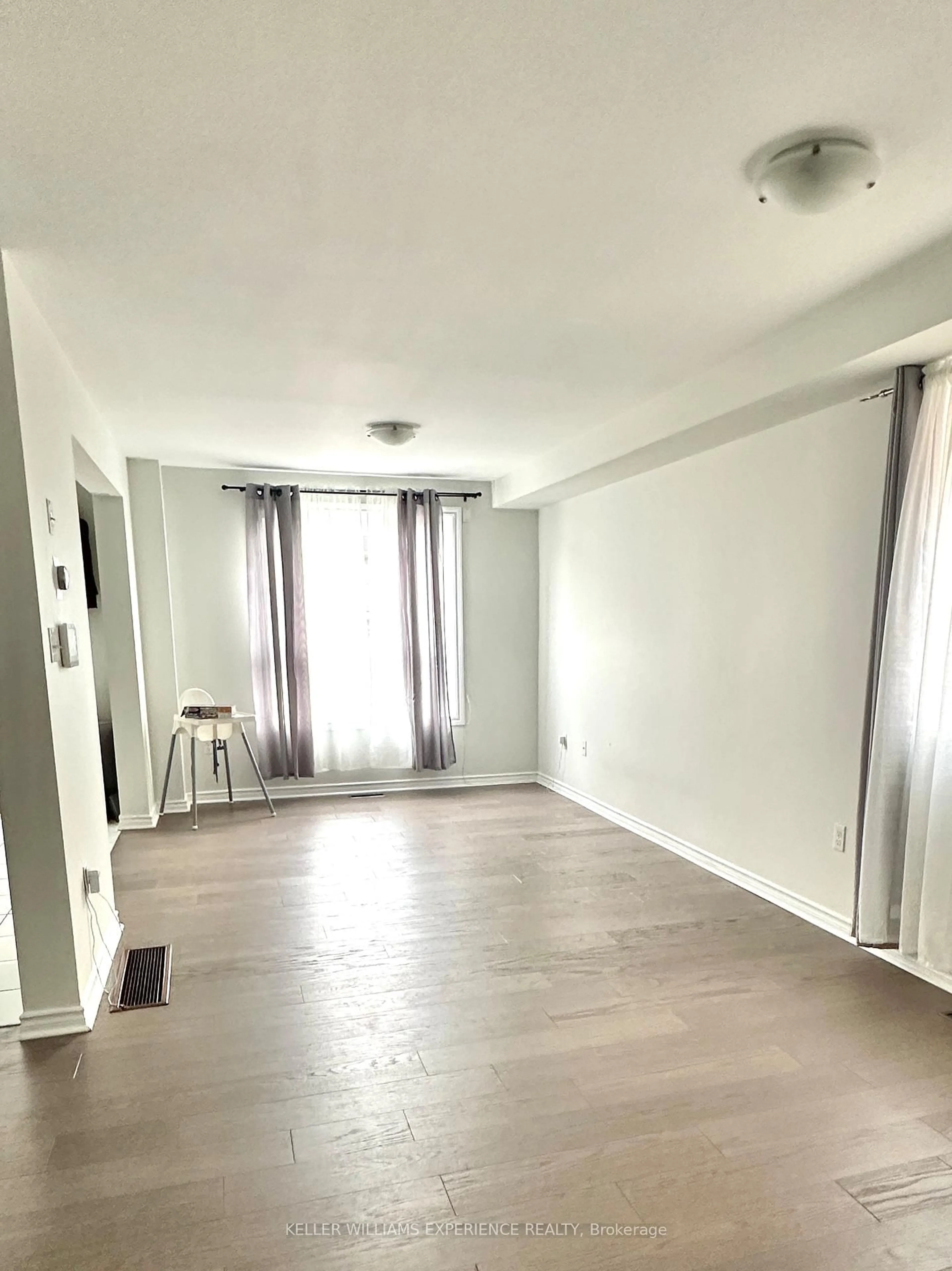 A pic of a room for 3 Crew Crt, Barrie Ontario L4N 5S4