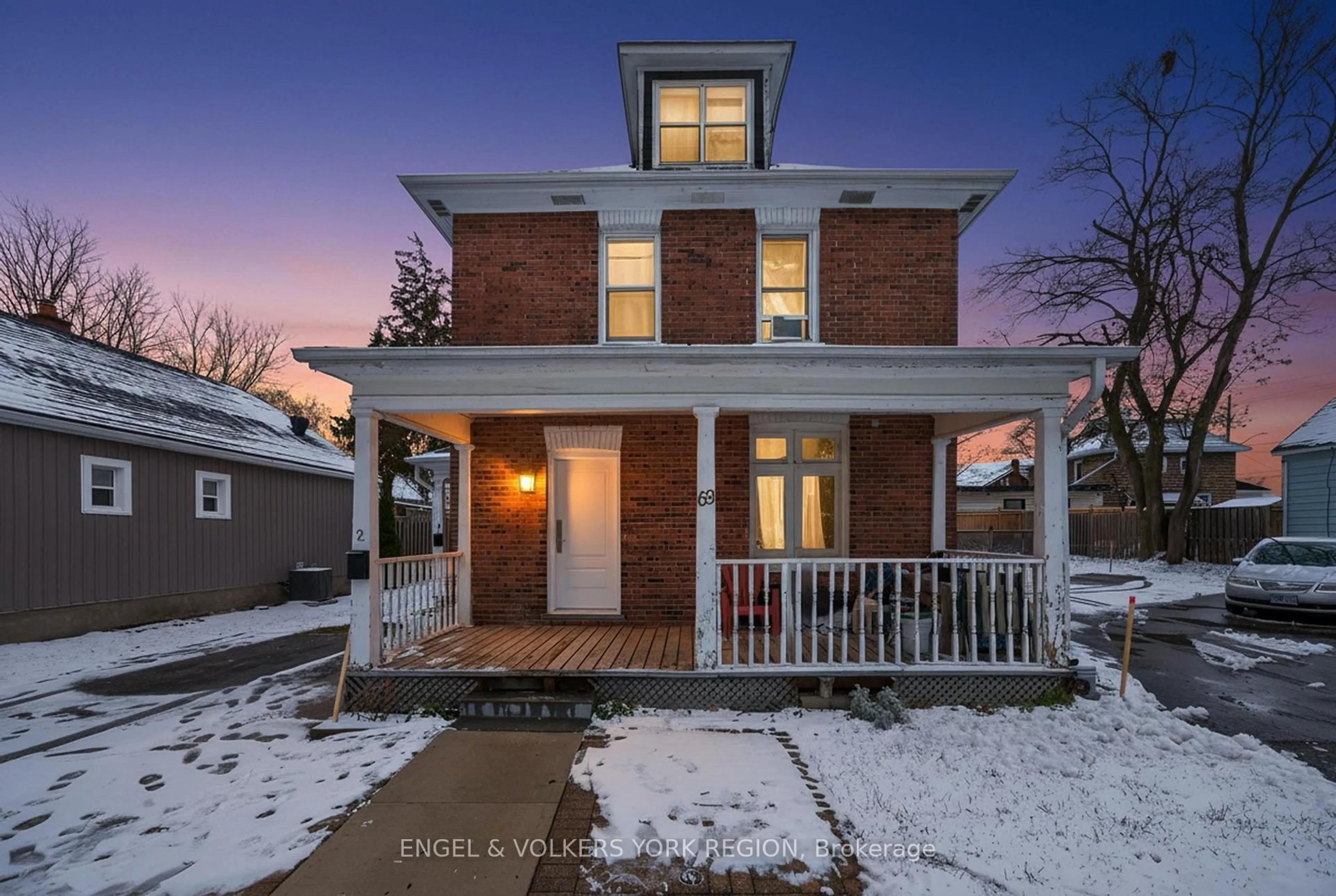 Home with brick exterior material, street for 69 John St, Barrie Ontario L4N 2K4