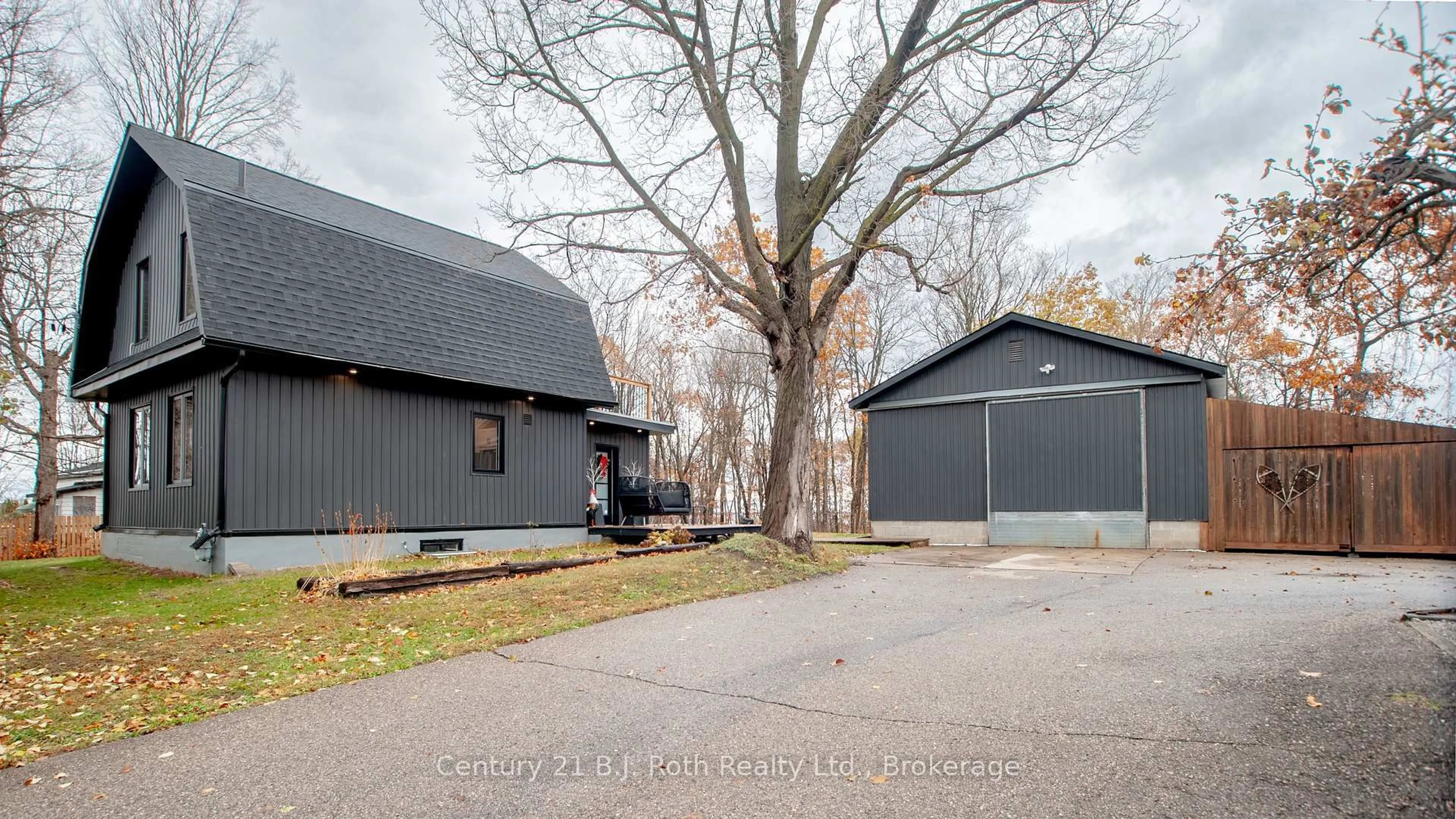 Unknown for 381 Olive St, Midland Ontario L4R 2R4