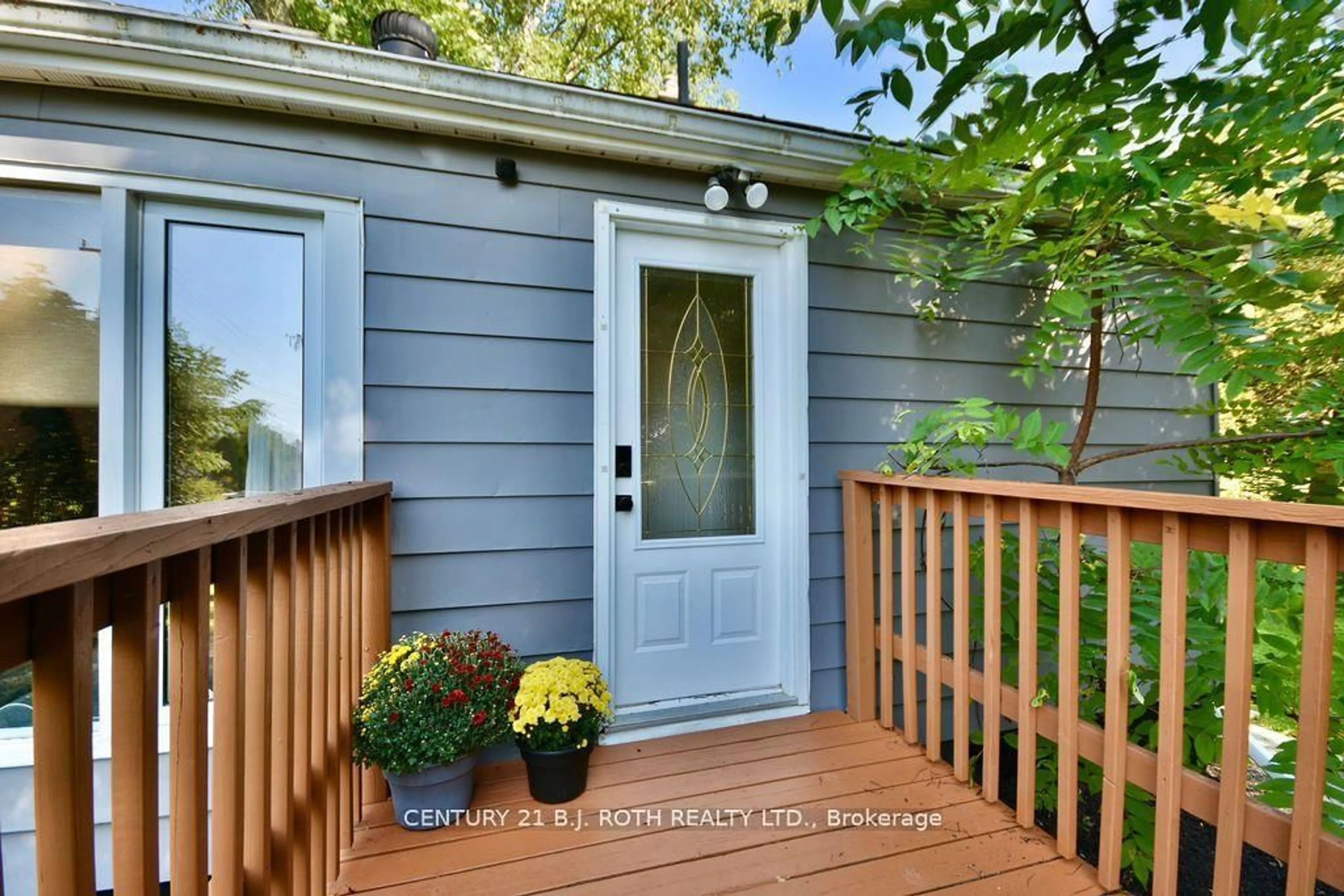 Indoor entryway for 1691 4th Line, Oro-Medonte Ontario L0L 2L0