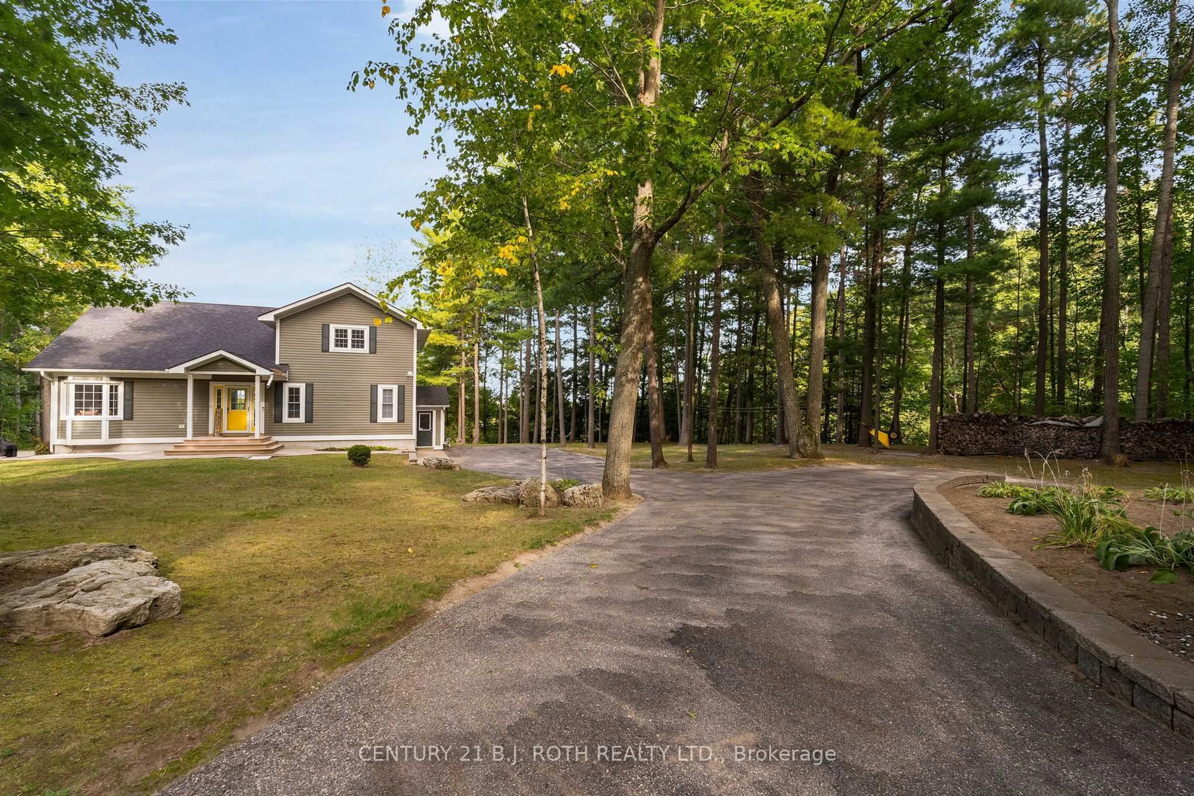 A pic from outside/outdoor area/front of a property/back of a property/a pic from drone, unknown for 2710 Portage Tr, Springwater Ontario L9X 0J3