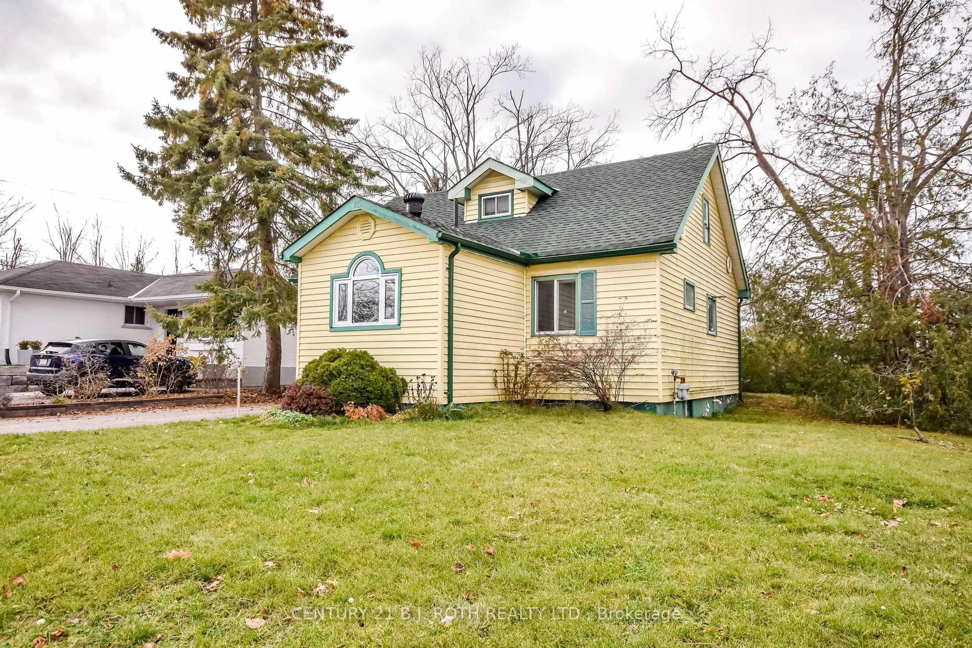 Home with vinyl exterior material, street for 164 Cook St, Barrie Ontario L4M 4G9