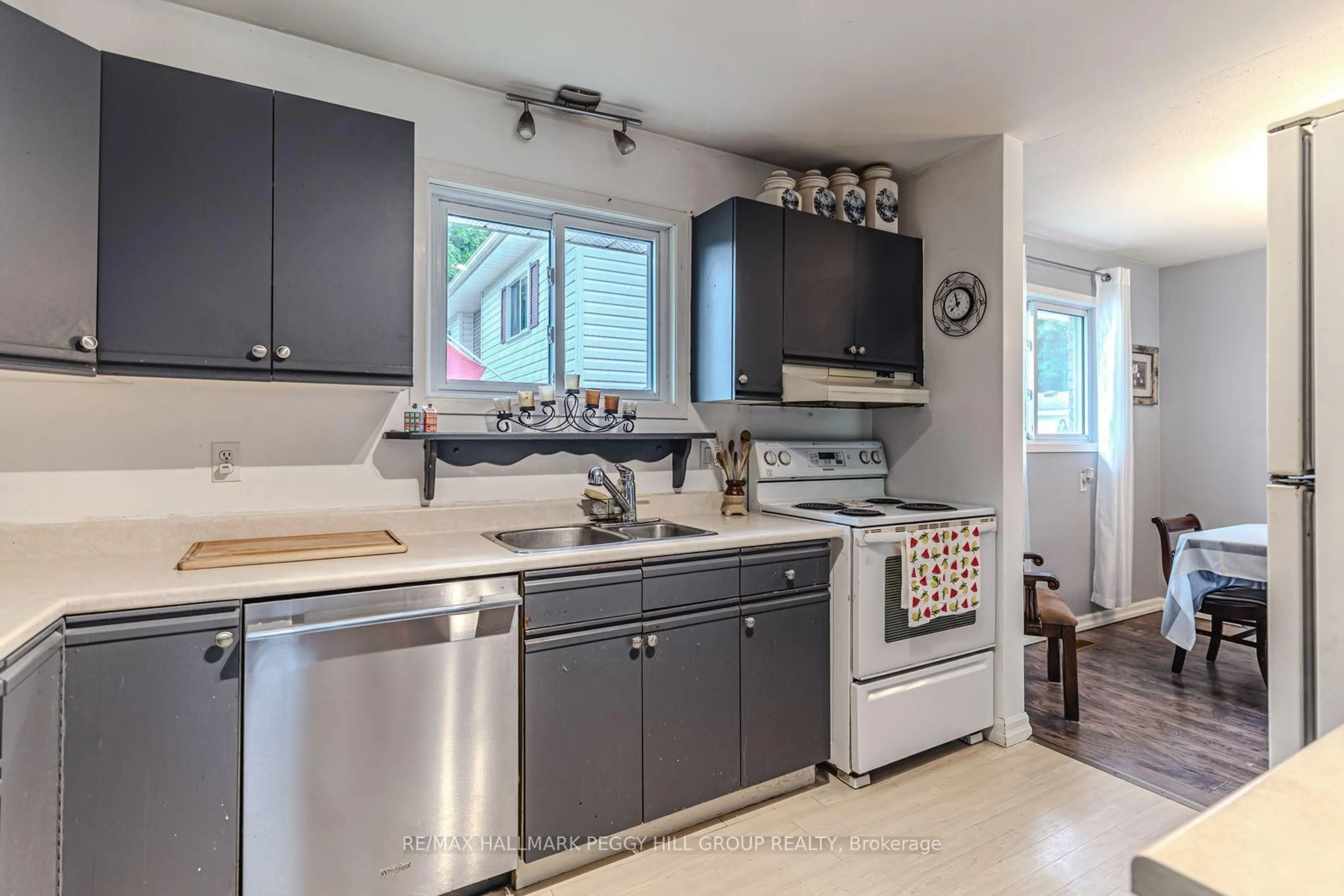 Unknown for 423 Mary St, Orillia Ontario L3V 3G5