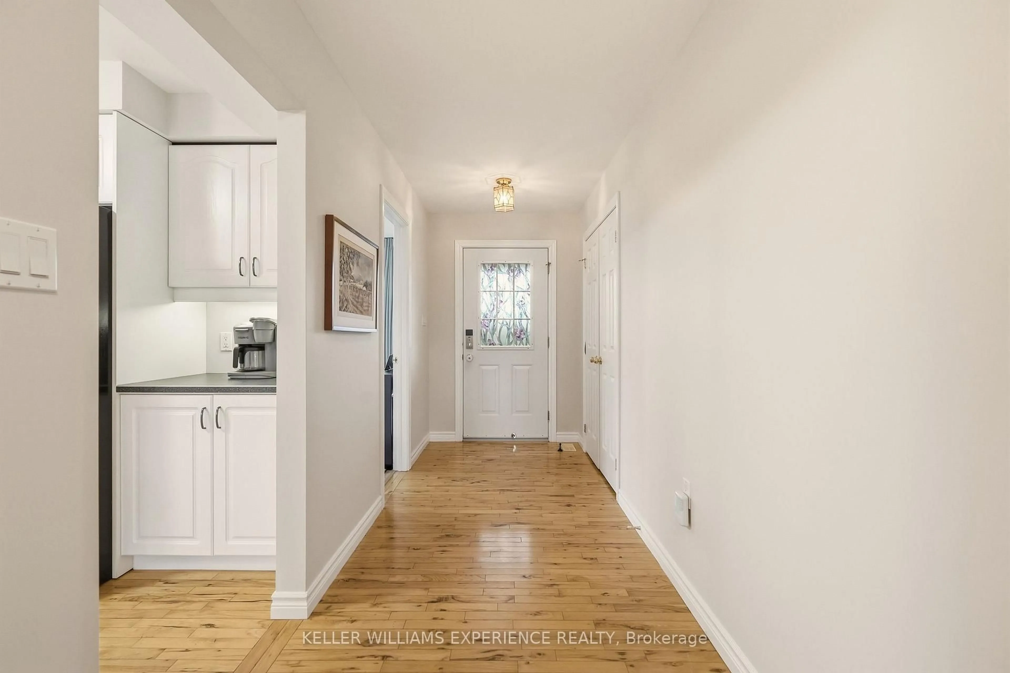 Indoor entryway for 107 Simcoe Rd, Ramara Ontario L0K 1B0