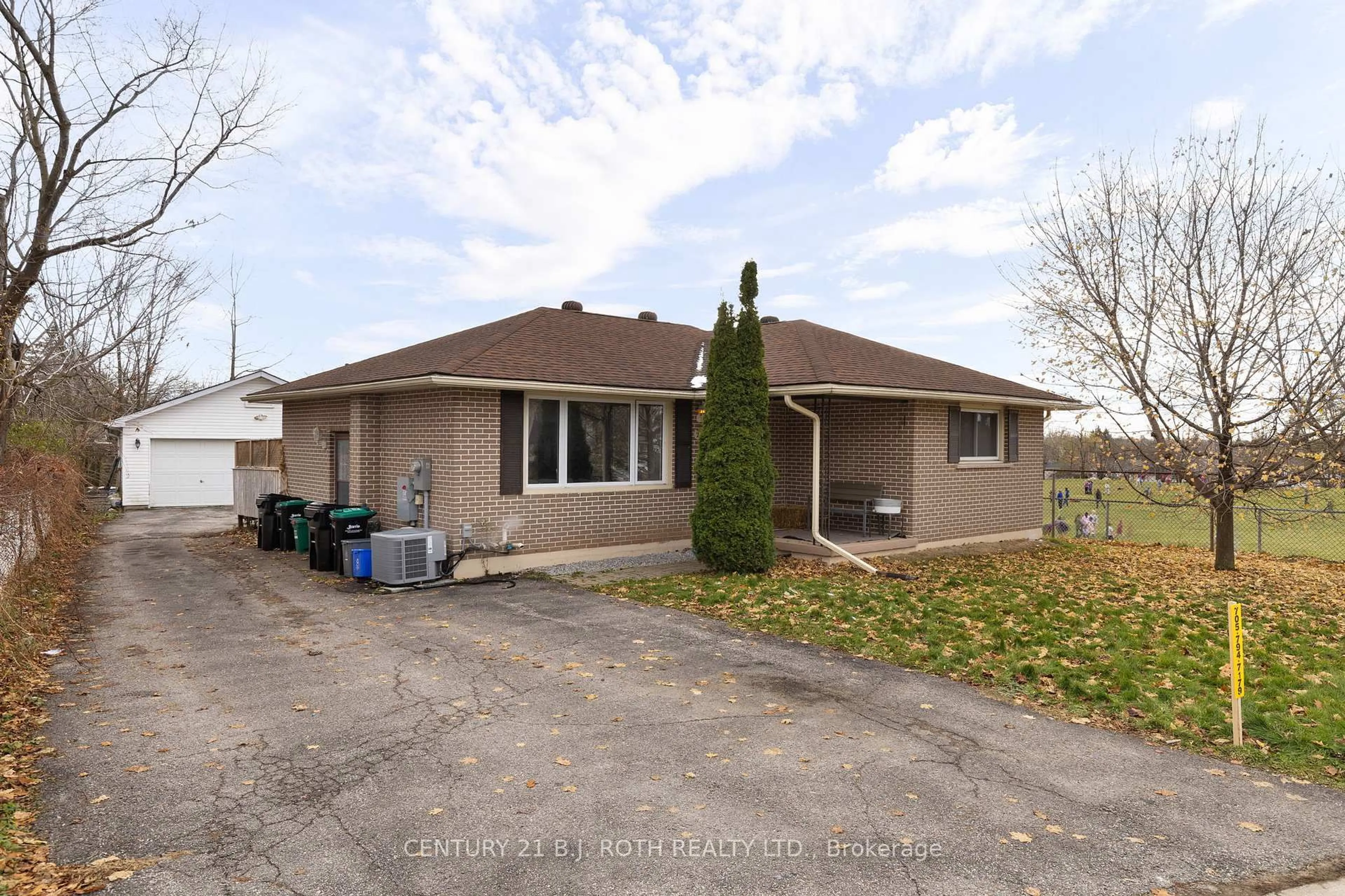 Home with brick exterior material, street for 215 ROSE St, Barrie Ontario L4M 2T8