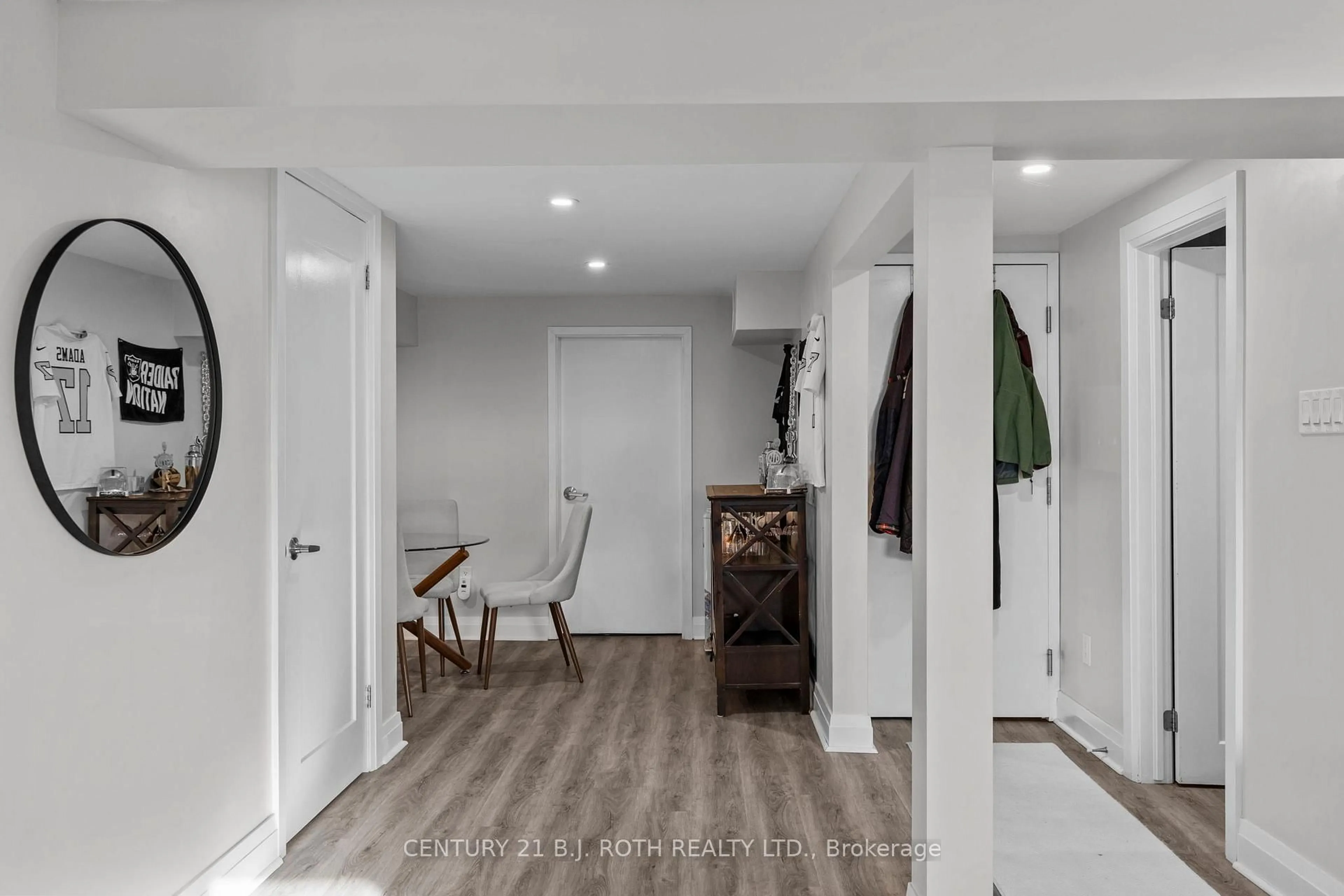 Indoor entryway for 215 ROSE St, Barrie Ontario L4M 2T8