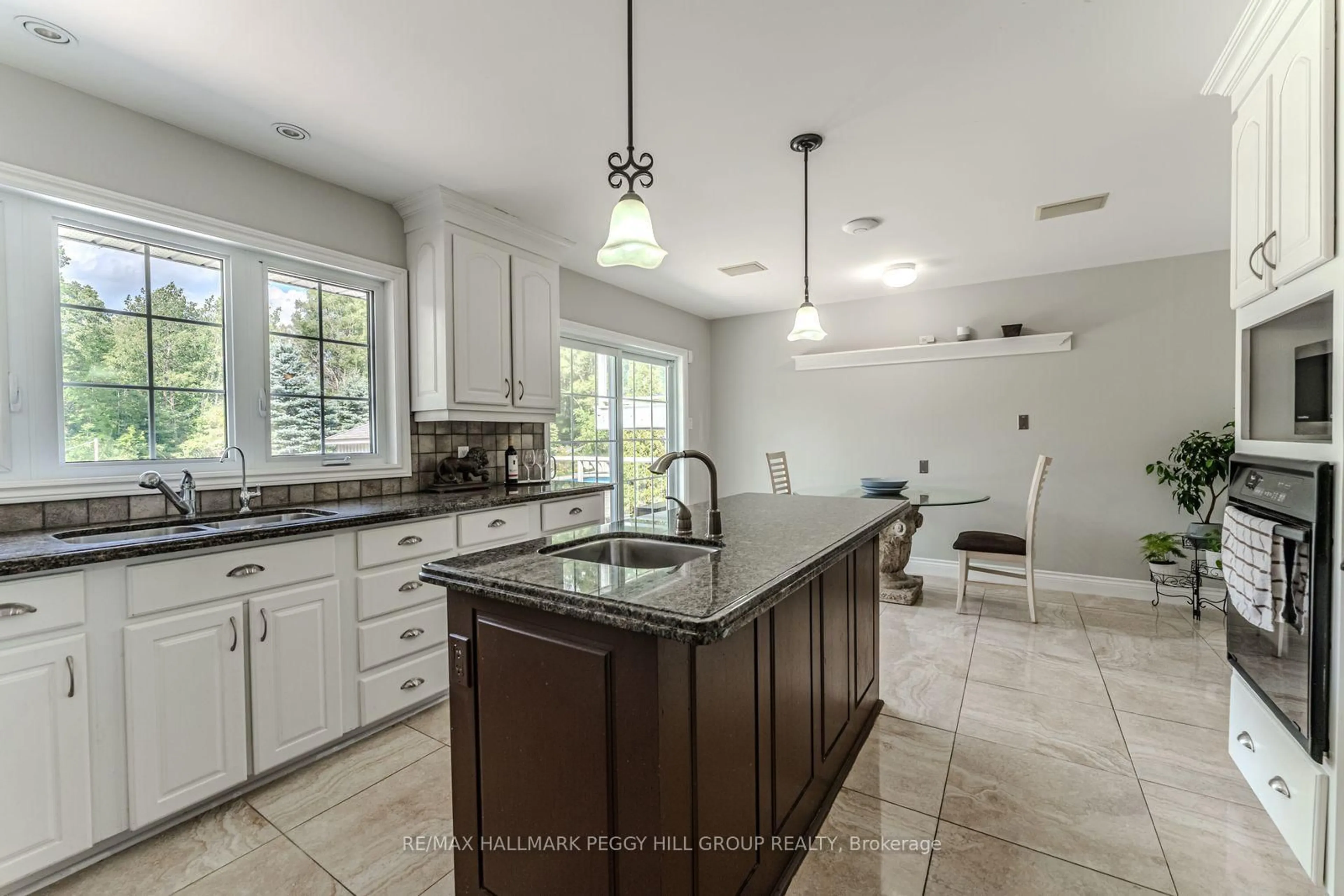 Open concept kitchen, ceramic/tile floor for 2 Mills Circ, Springwater Ontario L9X 0J7