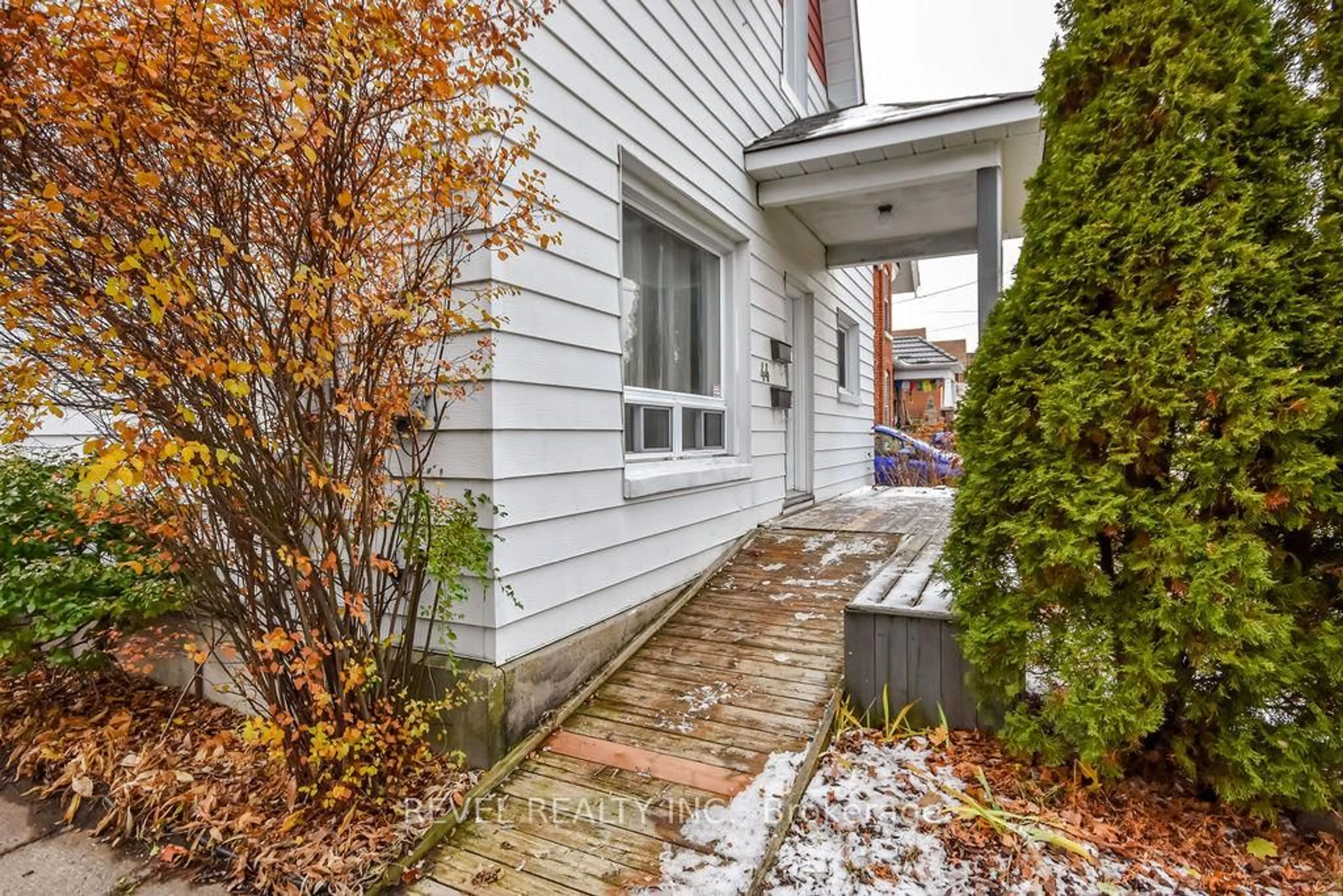 Unknown for 44 Parkside Dr, Barrie Ontario L4N 1W9