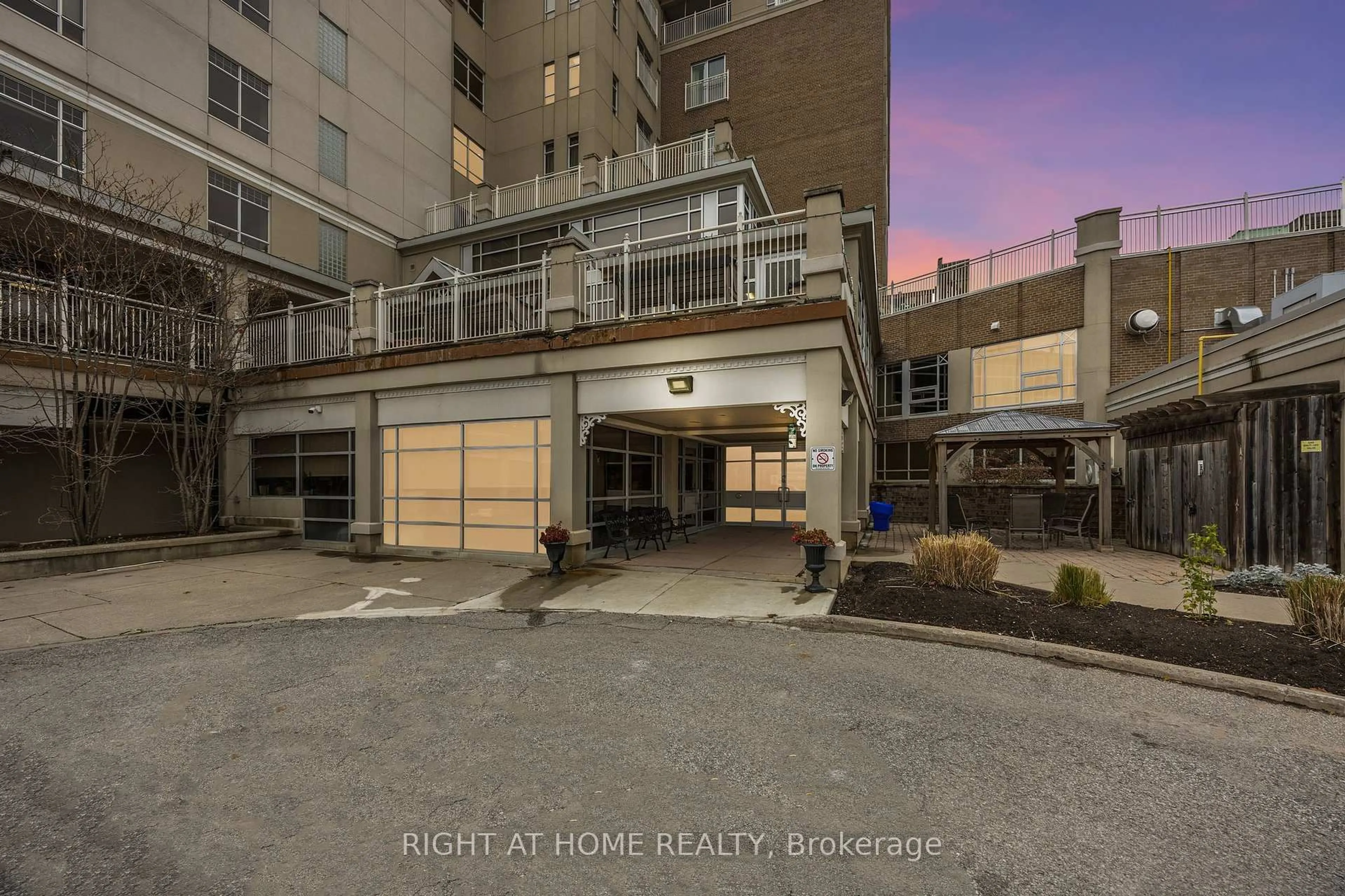 Unknown for 74 Ross St #53, Barrie Ontario L4N 1G3