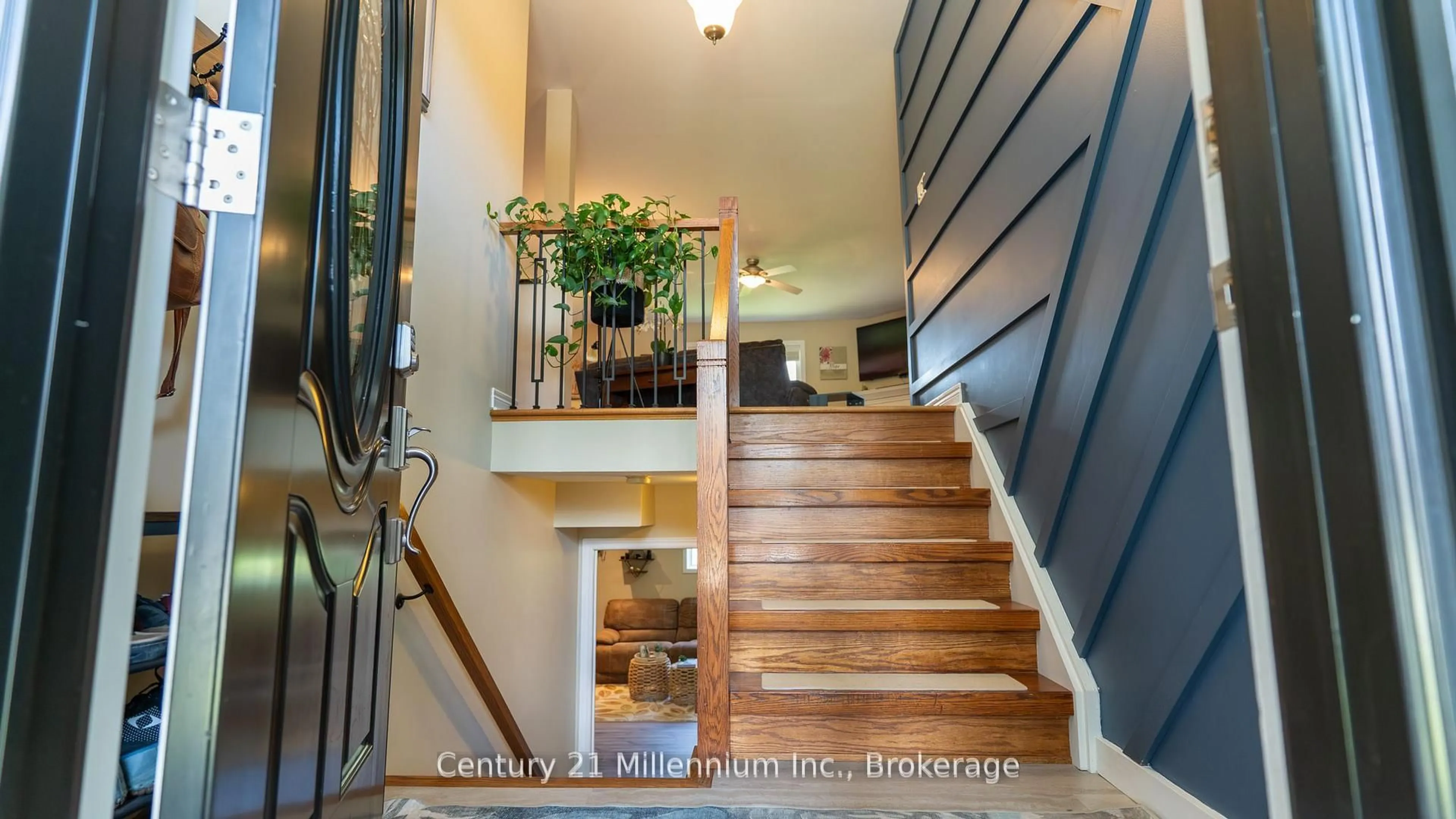 Indoor entryway for 5 Sugar Maple Lane, Wasaga Beach Ontario L9Z 1P4