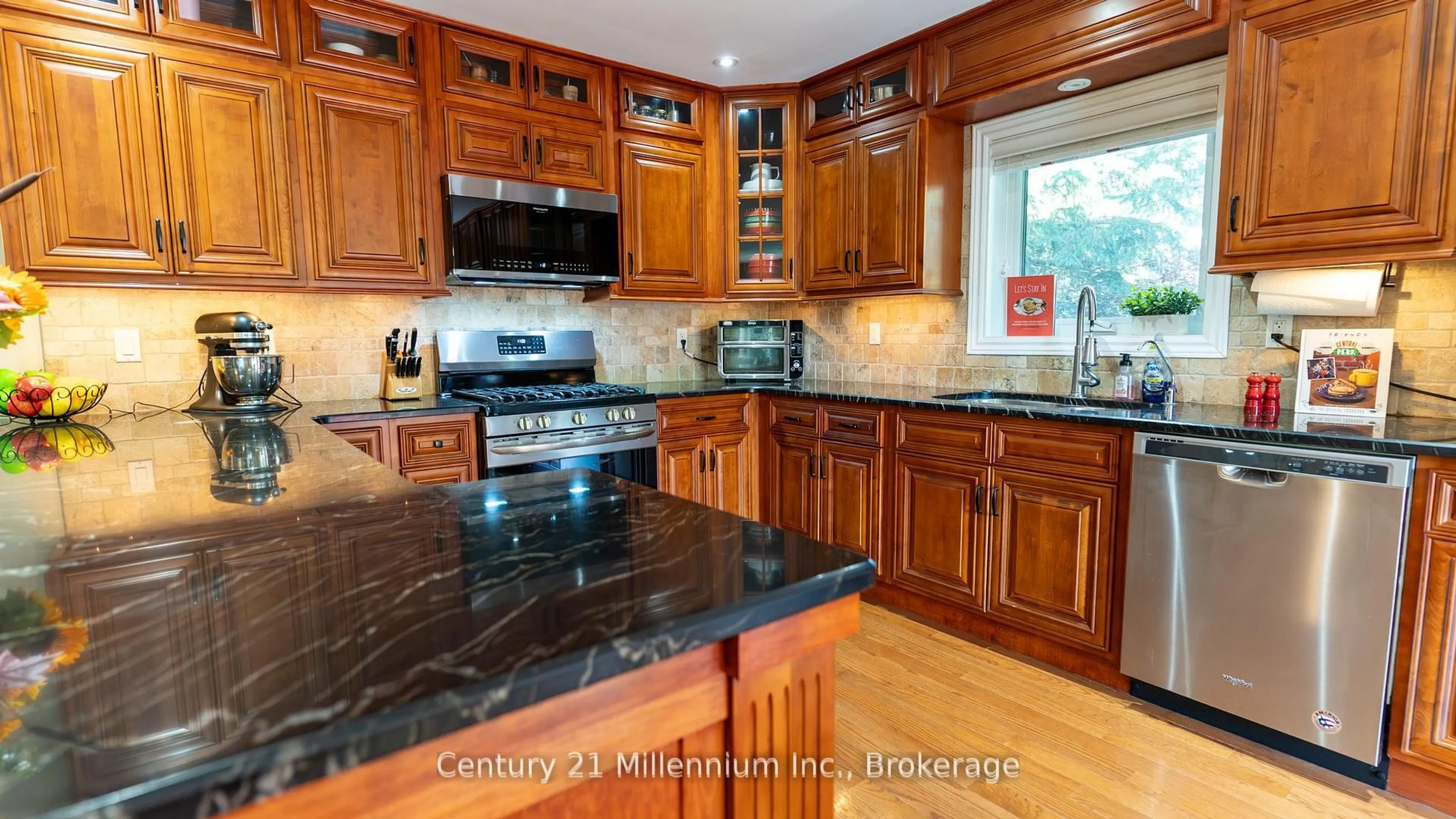 Open concept kitchen, ceramic/tile floor for 5 Sugar Maple Lane, Wasaga Beach Ontario L9Z 1P4