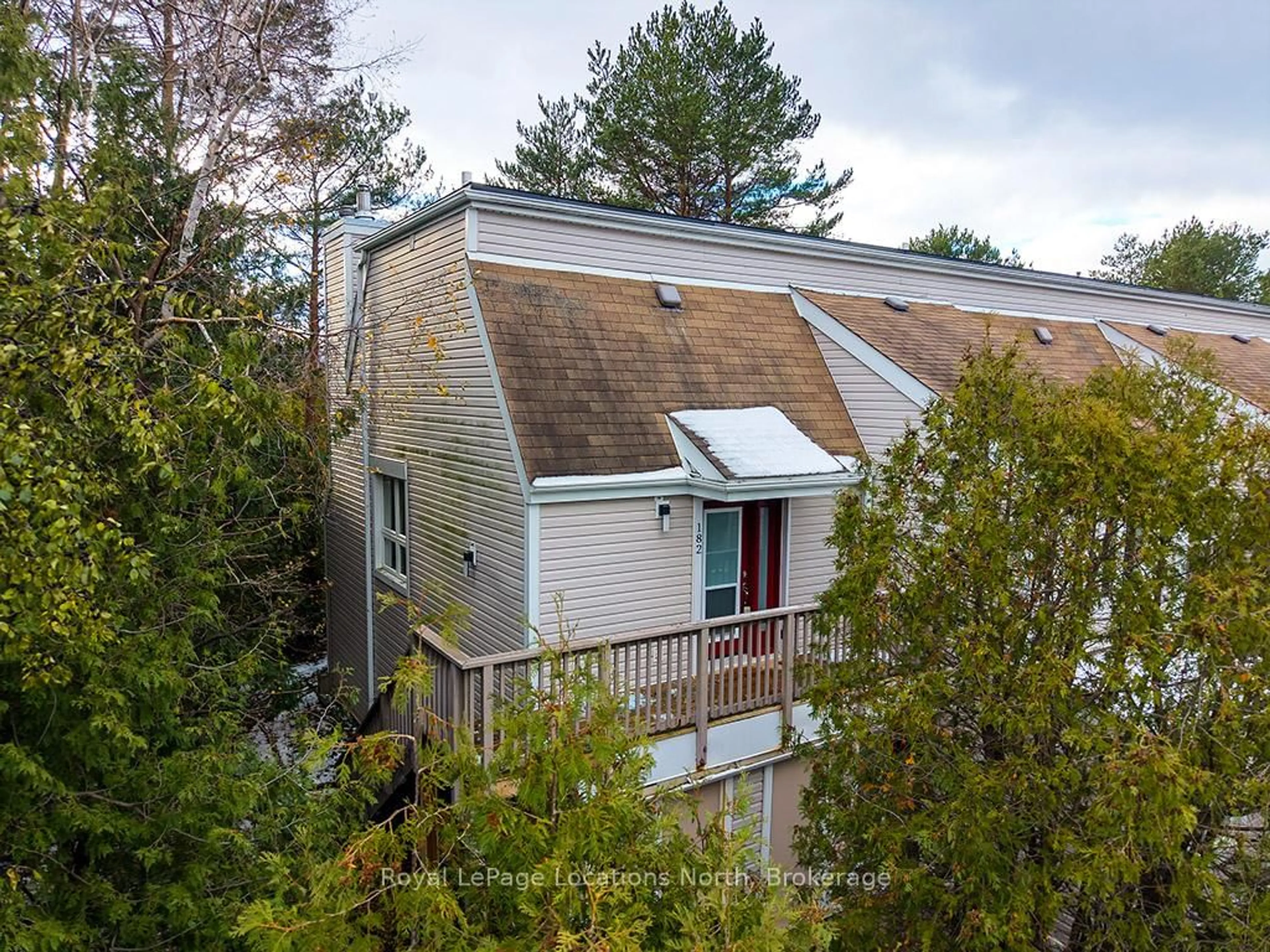 A pic from outside/outdoor area/front of a property/back of a property/a pic from drone, street for 49 Trott Blvd #182, Collingwood Ontario L9Y 5B8