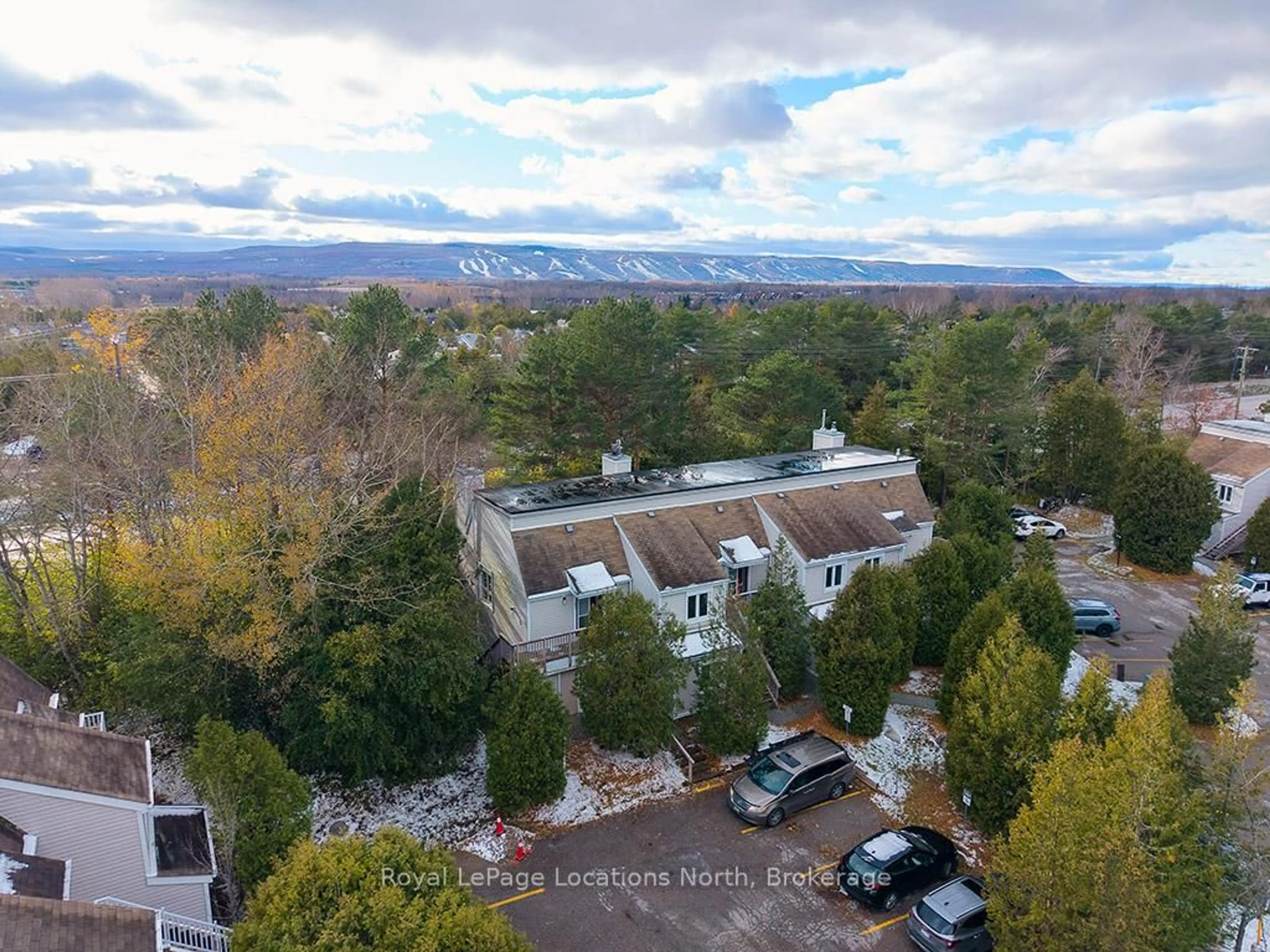 A pic from outside/outdoor area/front of a property/back of a property/a pic from drone, mountain view for 49 Trott Blvd #182, Collingwood Ontario L9Y 5B8